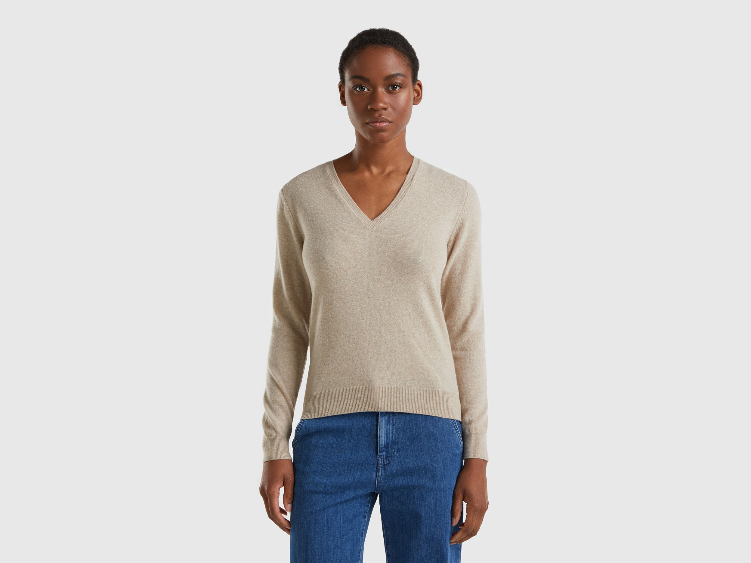V neck beige sweater outlet