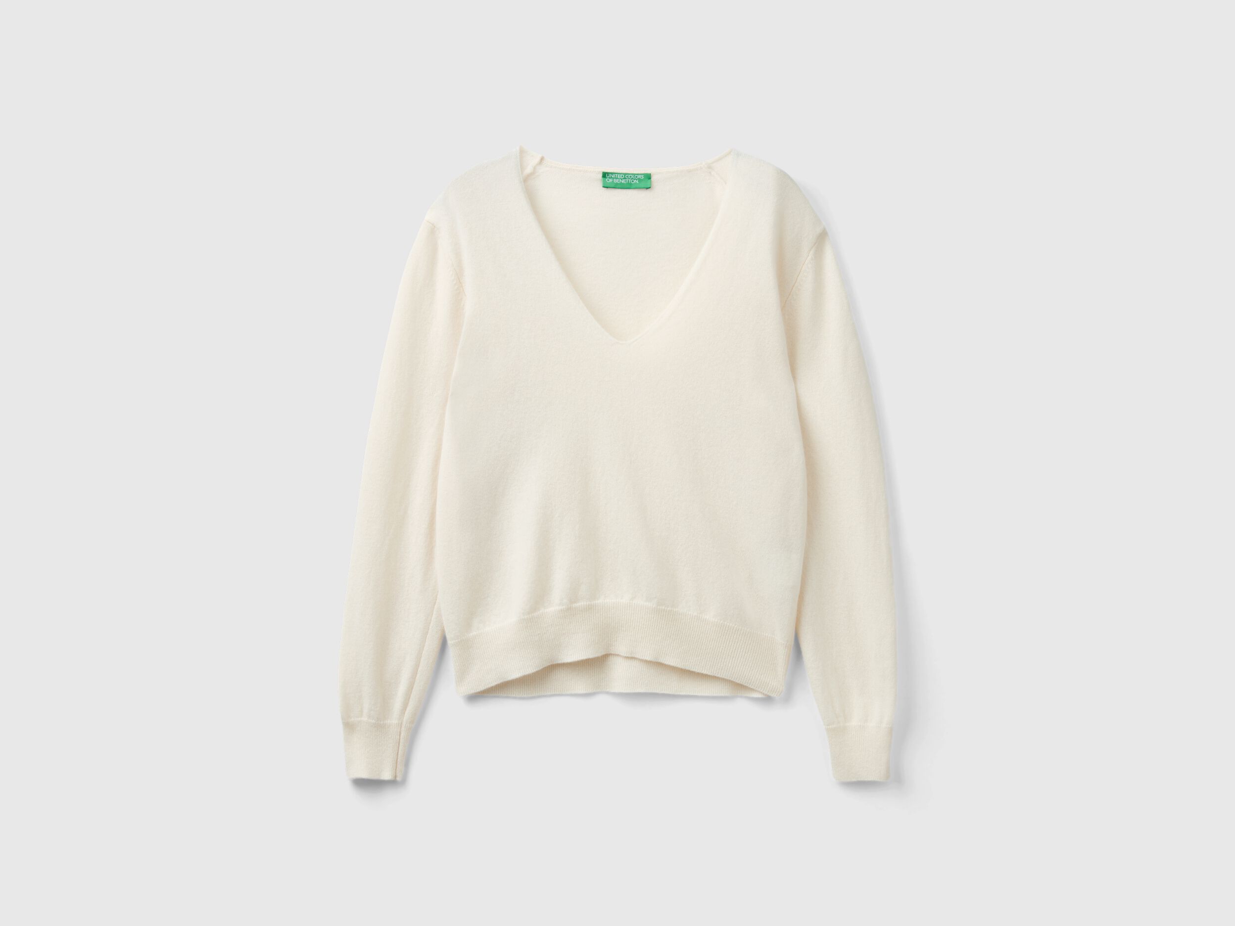 Cream V neck sweater in pure Merino wool