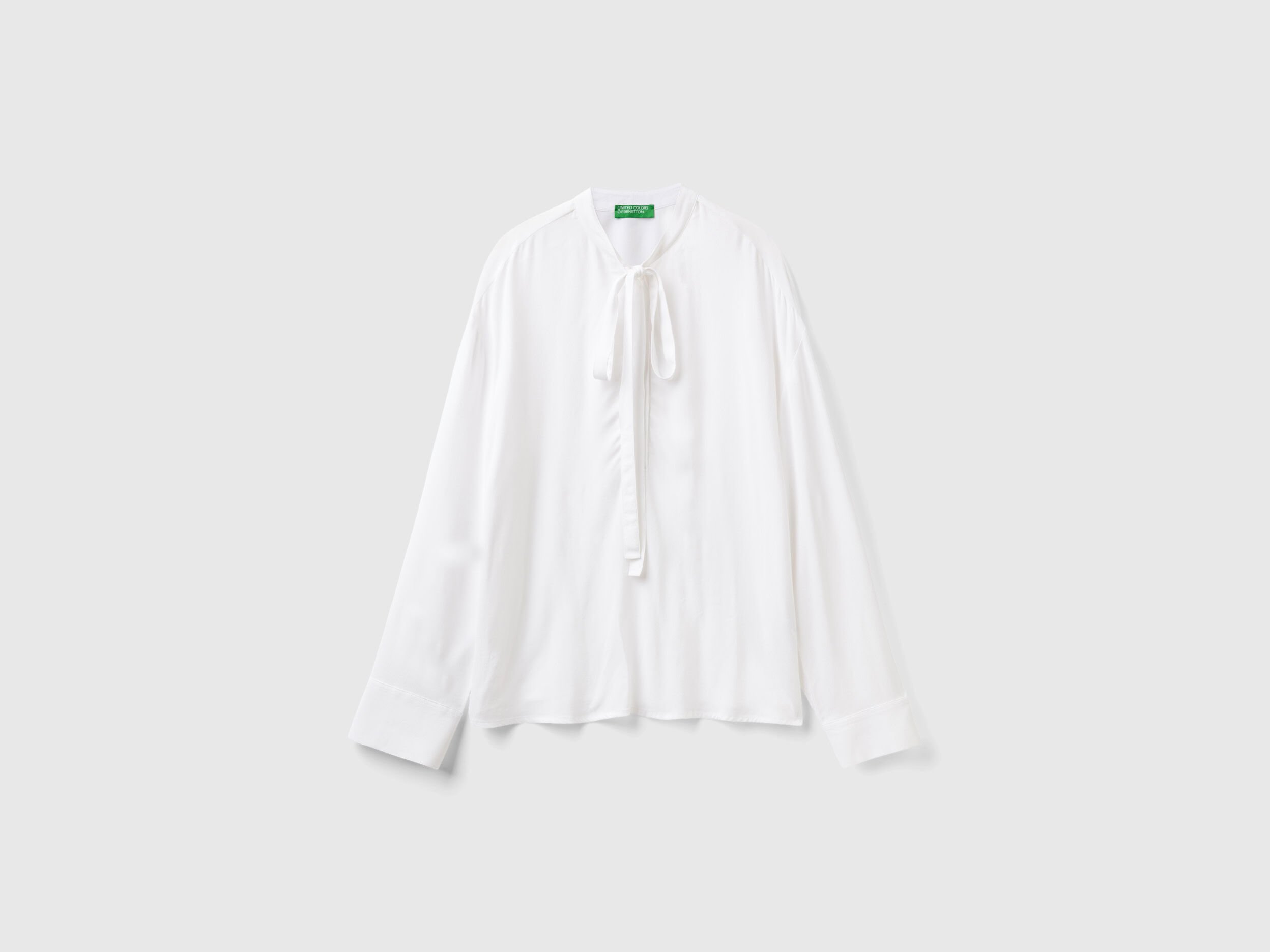 White flowy blouse long sleeve deals