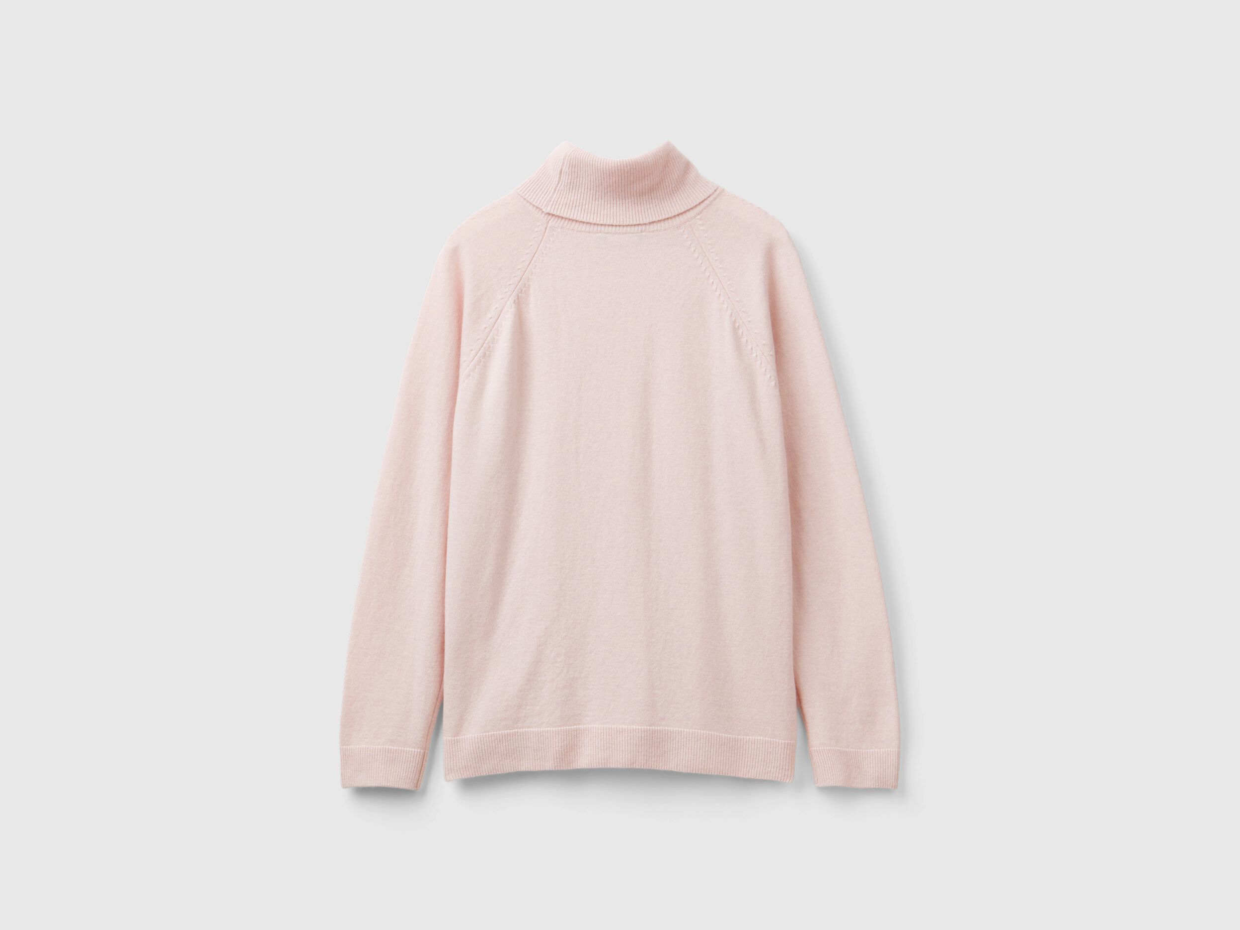 Pastel pink turtleneck in wool and cashmere blend