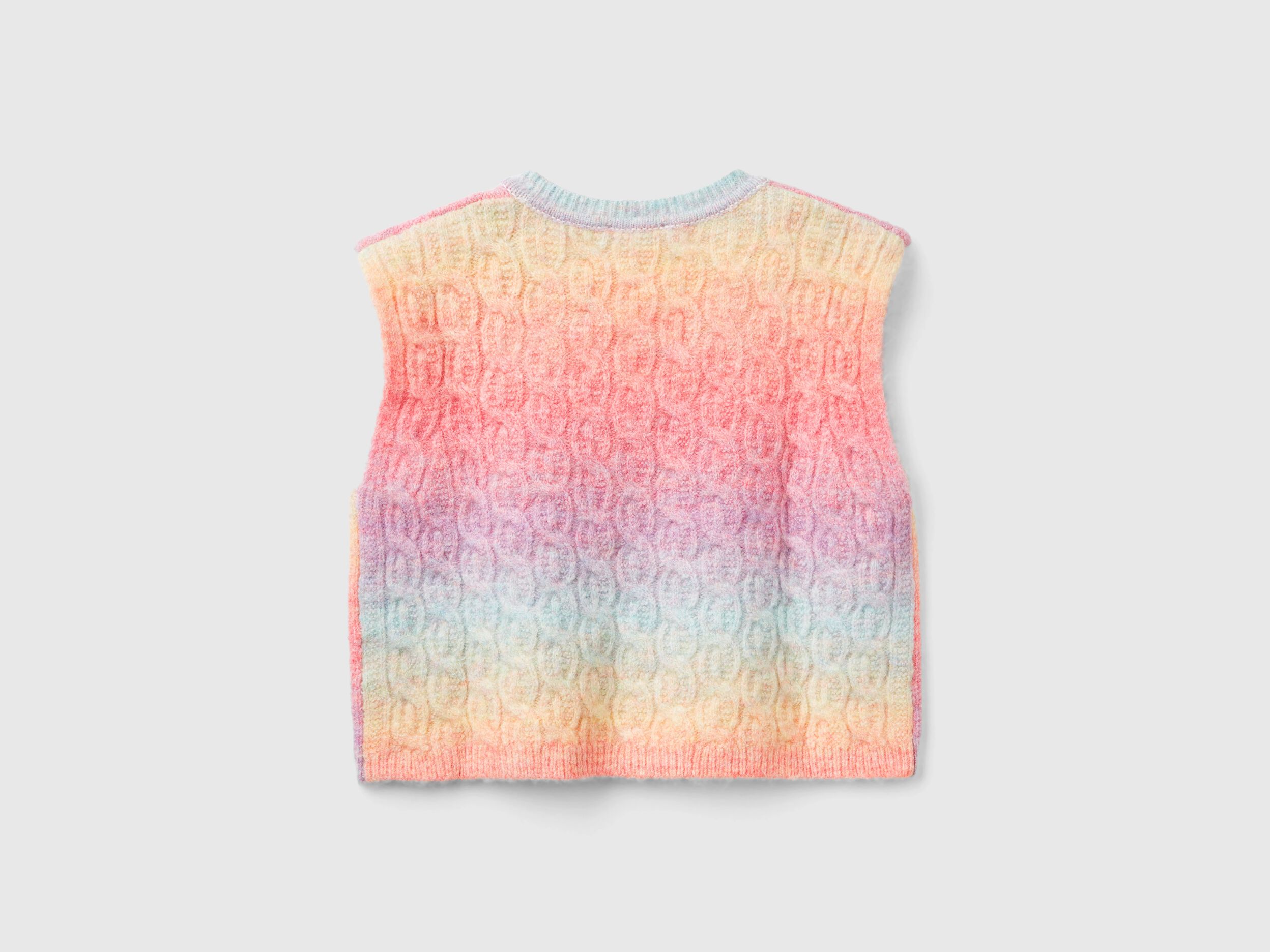 Multicolored vest with cables