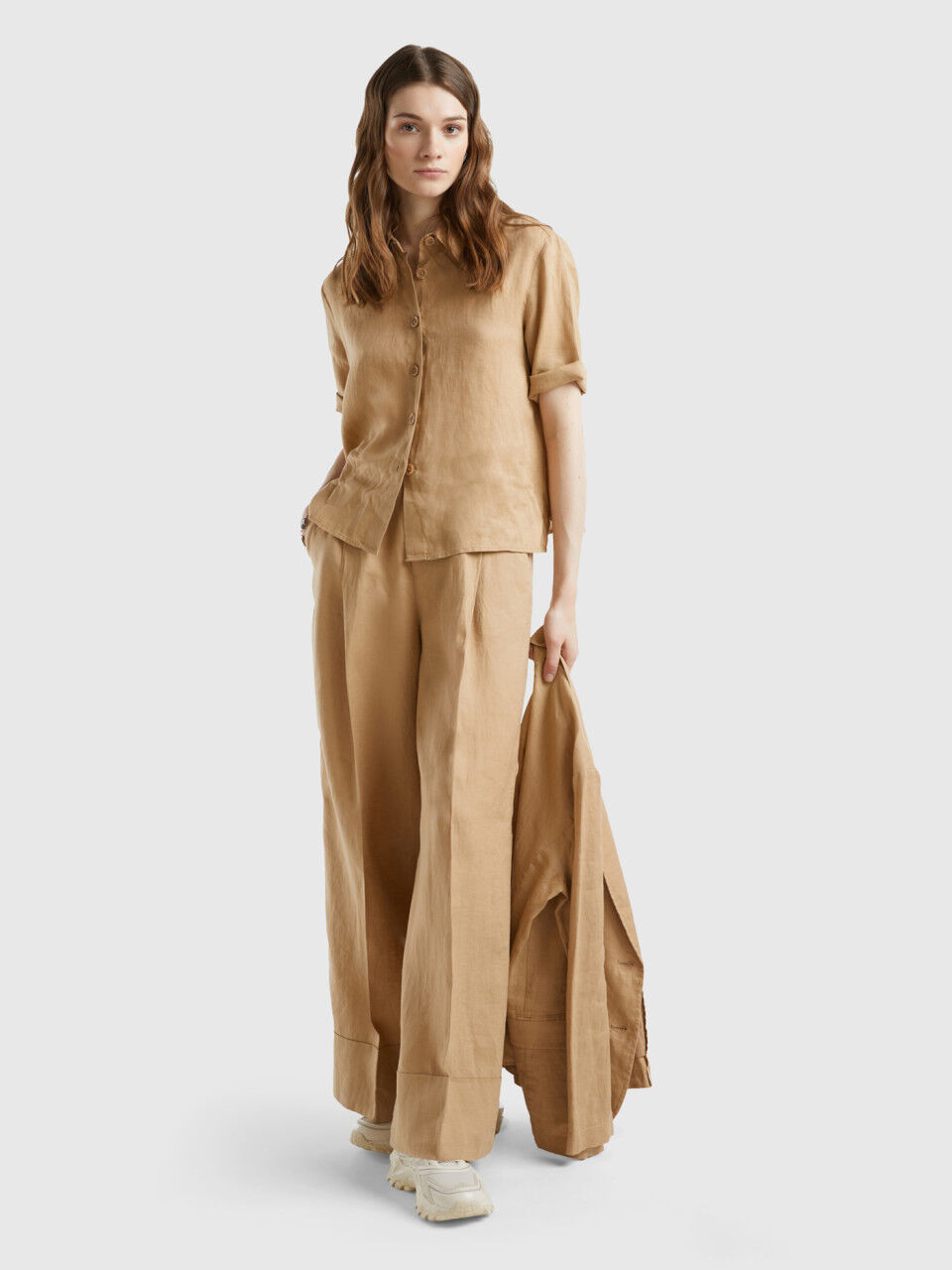 Cream Single Pleat Linen Trousers | New & Lingwood