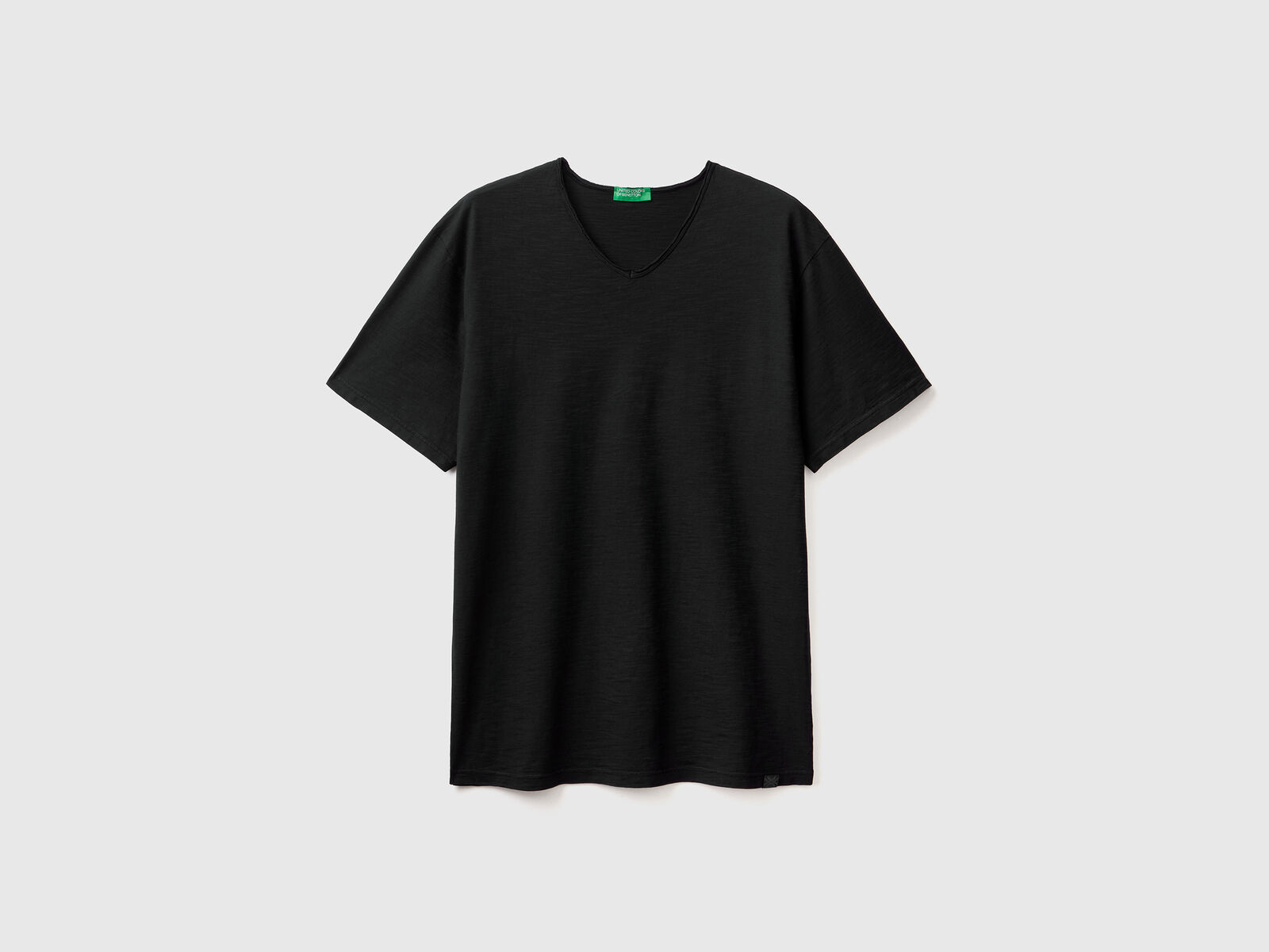 - 100% | t-shirt Black V-neck Benetton cotton in