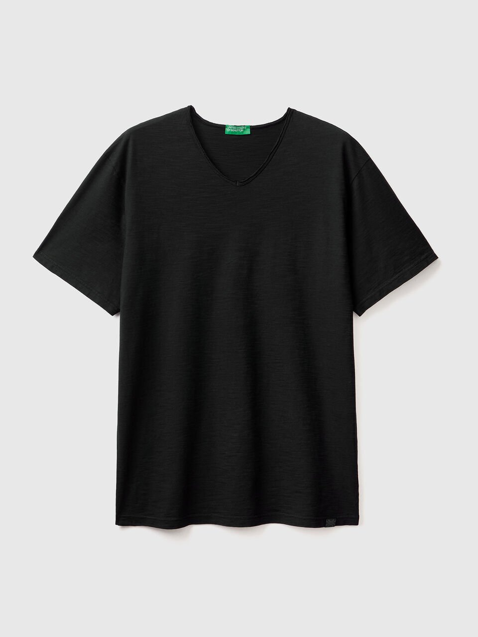V-neck t-shirt in 100% cotton - Black | Benetton