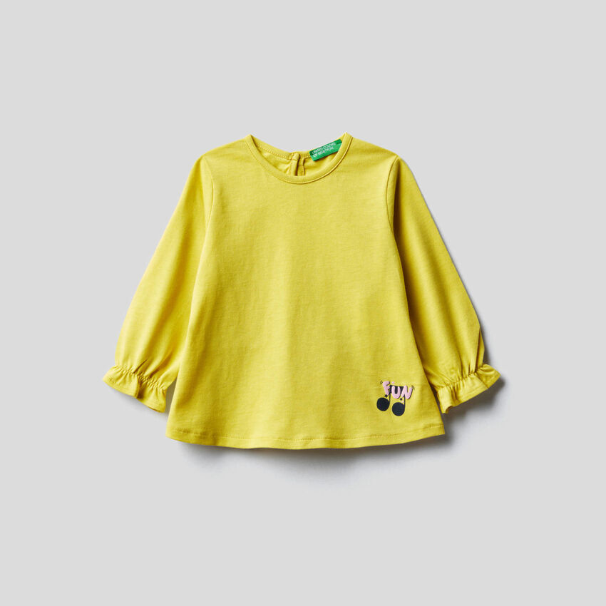 T-shirt with frill on the back