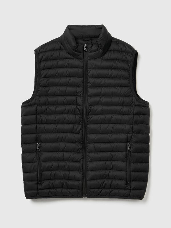 Sleeveless puffer jacket with recycled wadding - Black | Benetton