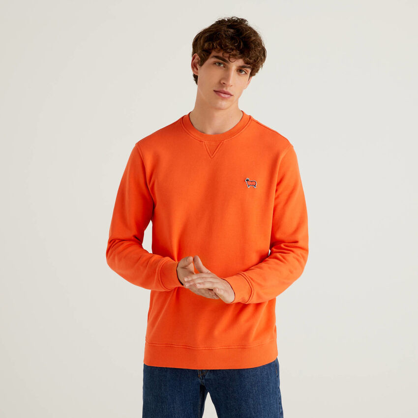 Solid colored sweatshirt in organic cotton