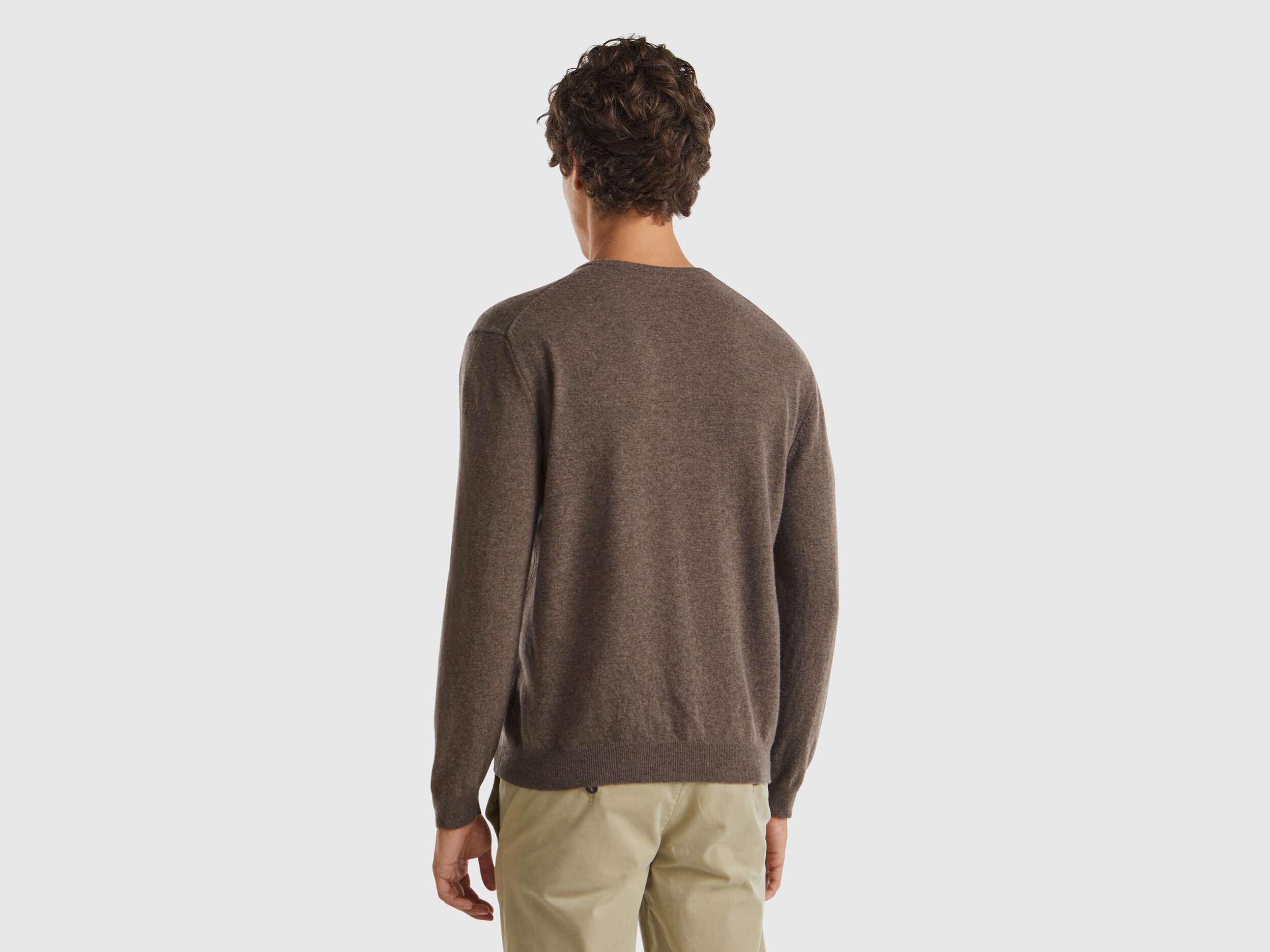 Brown V-neck sweater in pure Merino wool