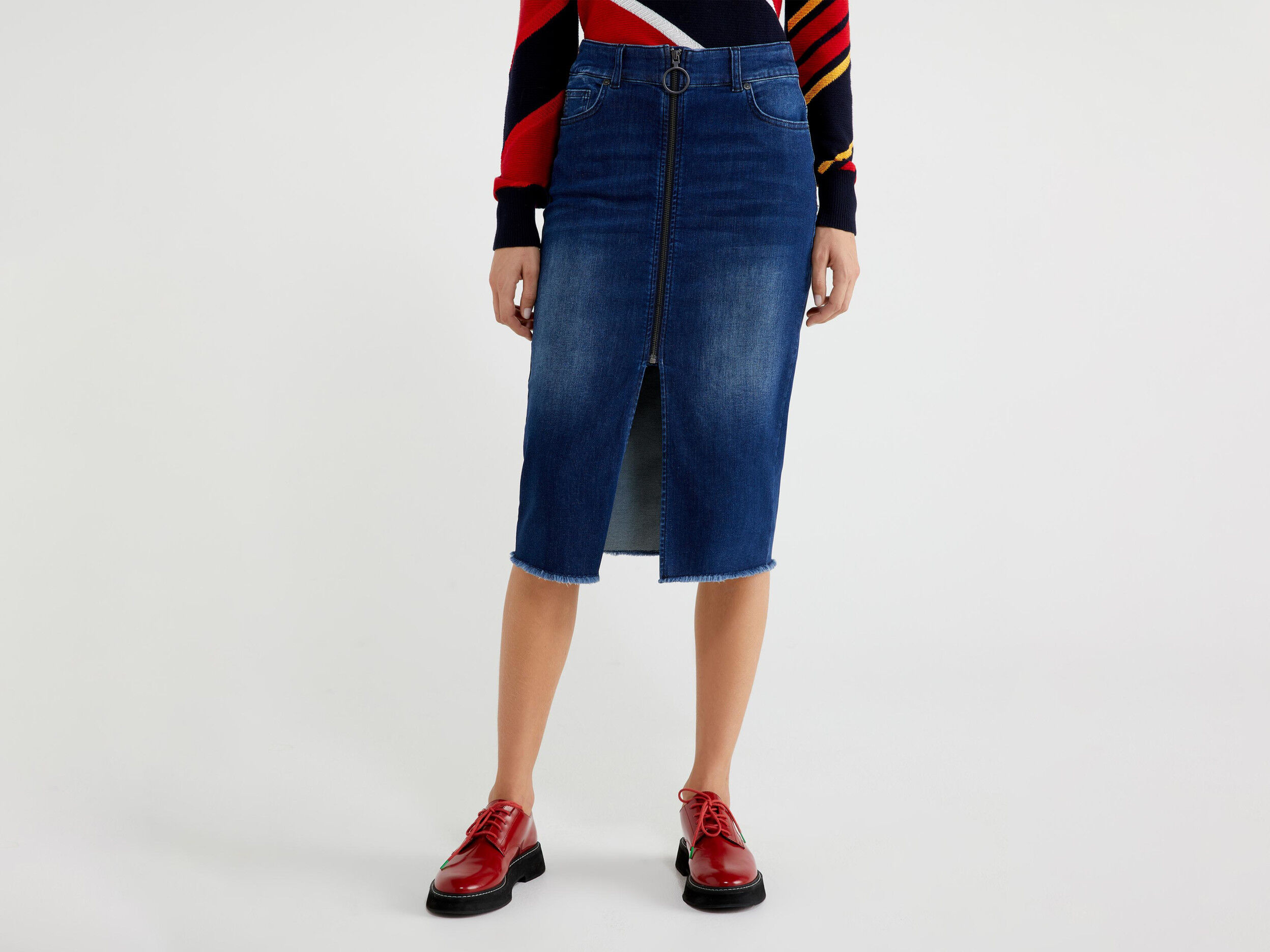Denim skirt with zip and slit