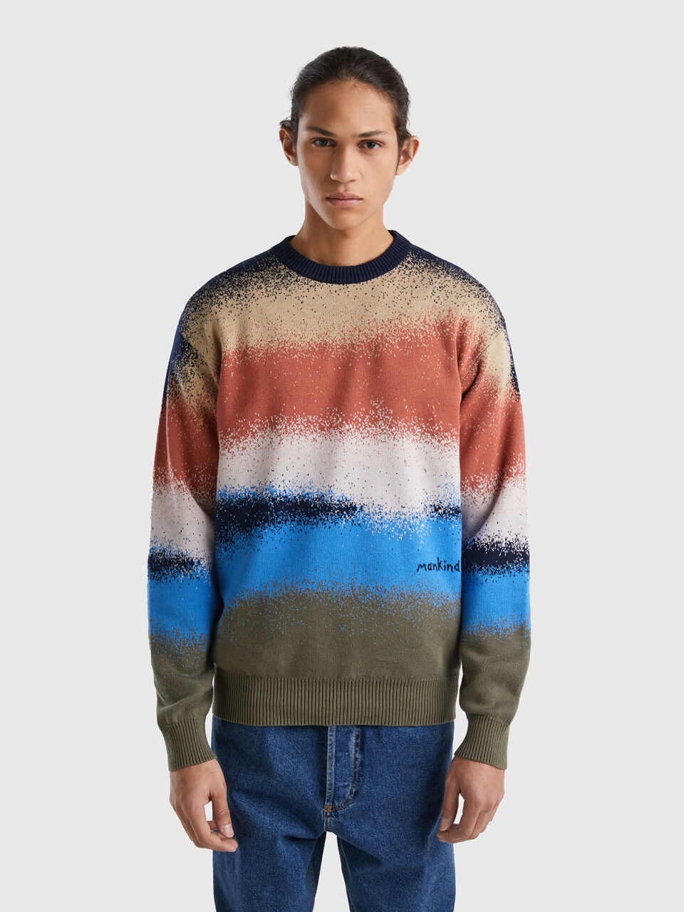 Sweater with spray paint effect print