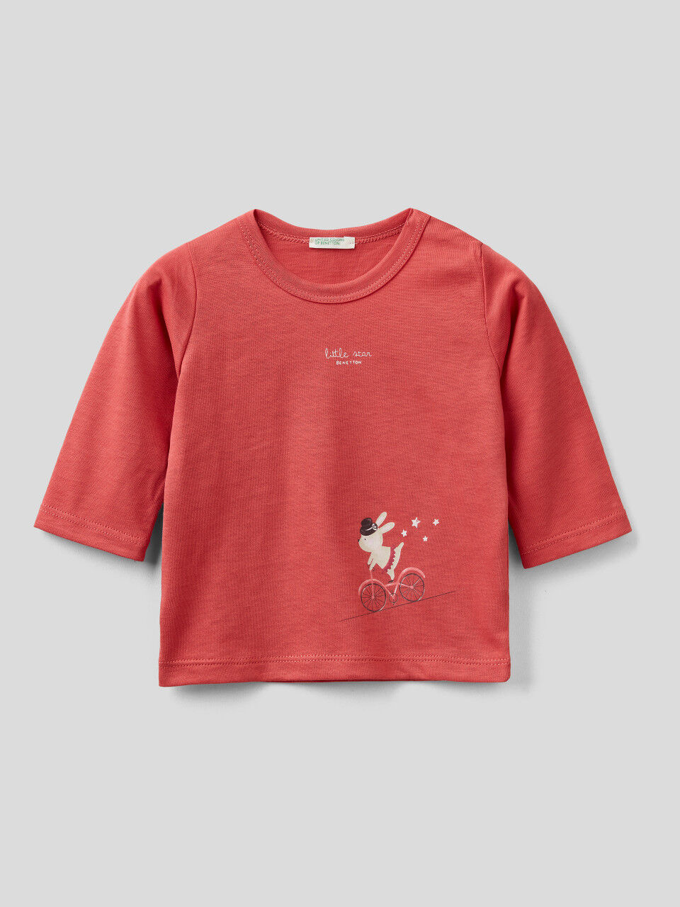Cálida camiseta de algodón orgánico con estampado