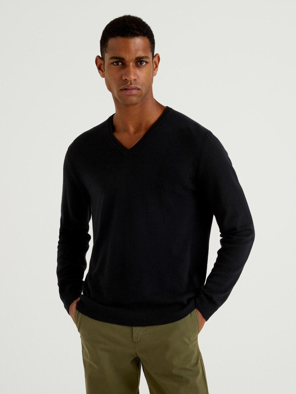 Black V-neck sweater in pure Merino wool customizable