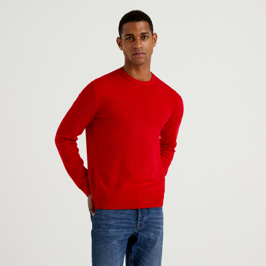 Red crew neck sweater in pure virgin wool