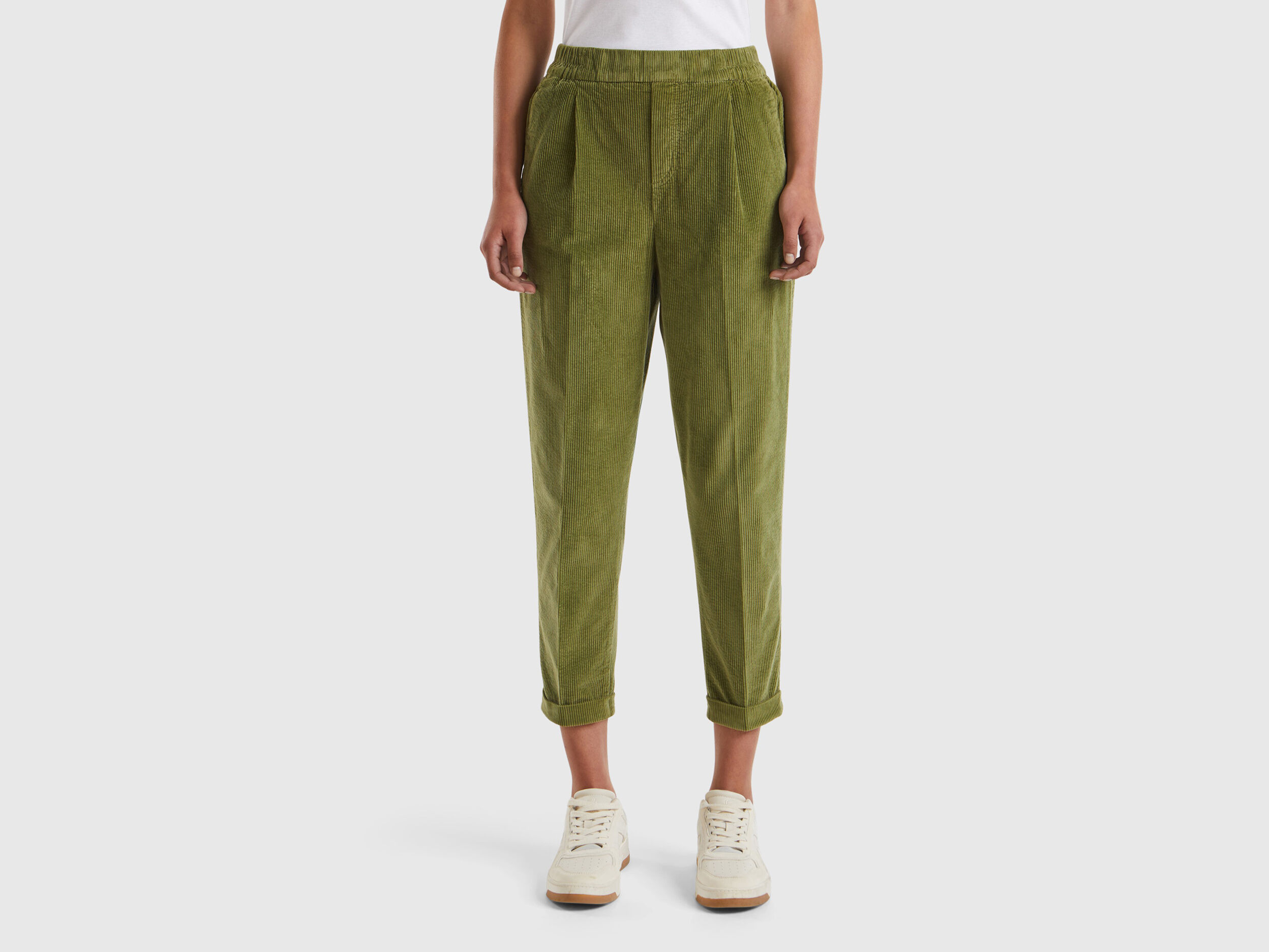 Chinos in velvet with stretch waist Chinos in velvet with stretch waist