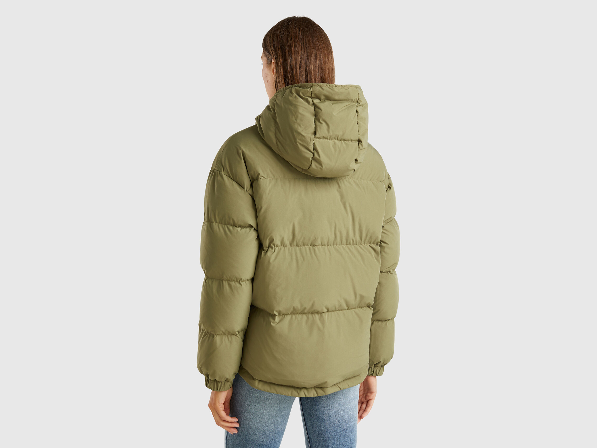Short puffer jacket padded with recycled feathers Military Green Benetton