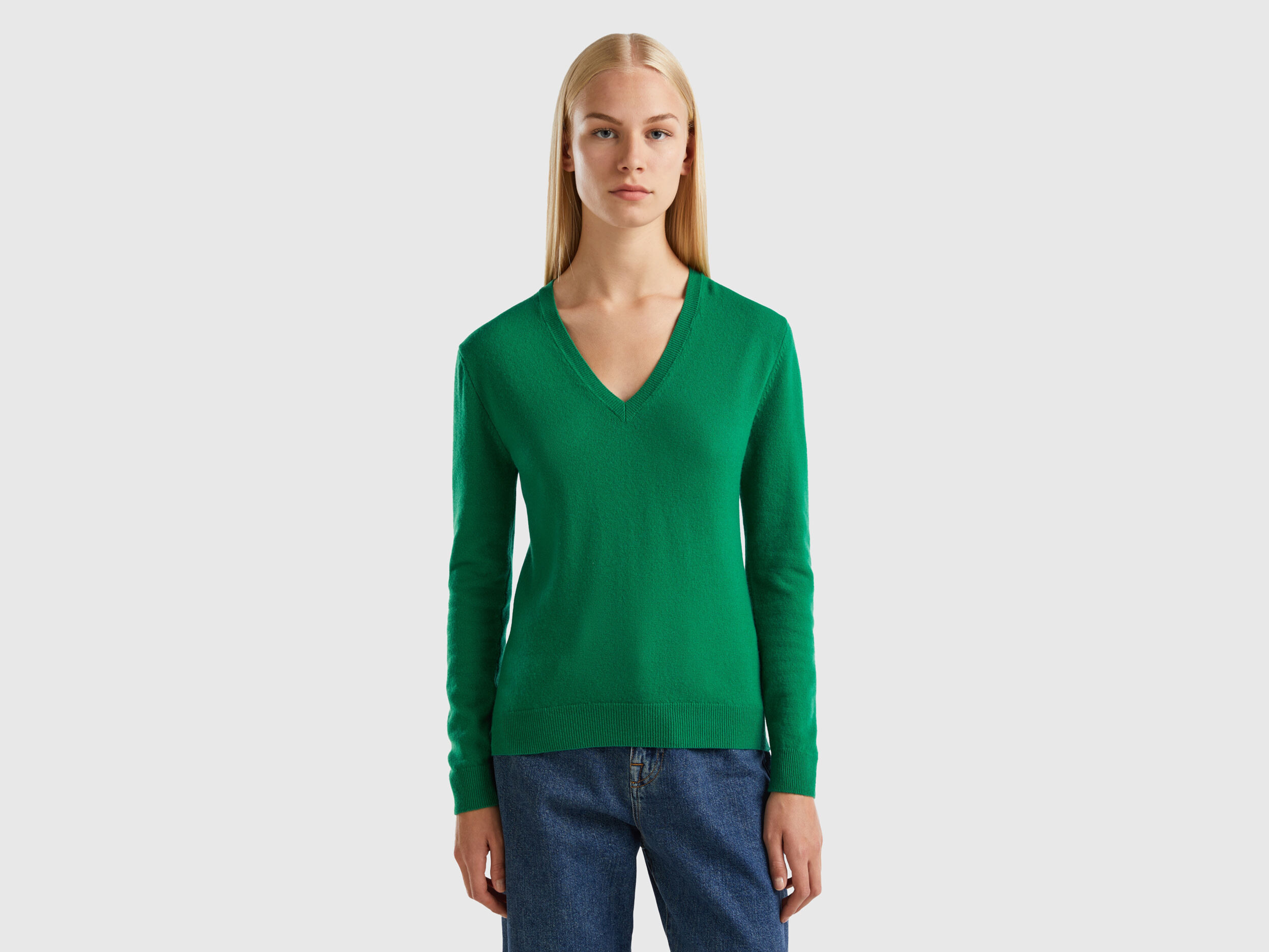 Forest green V neck sweater in pure Merino wool Green Benetton