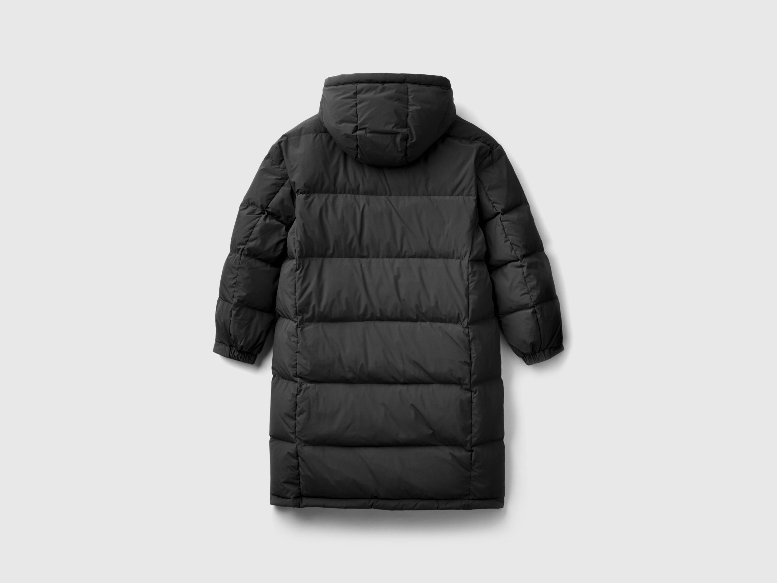 Long puffer jacket with recycled feathers - Black | Benetton