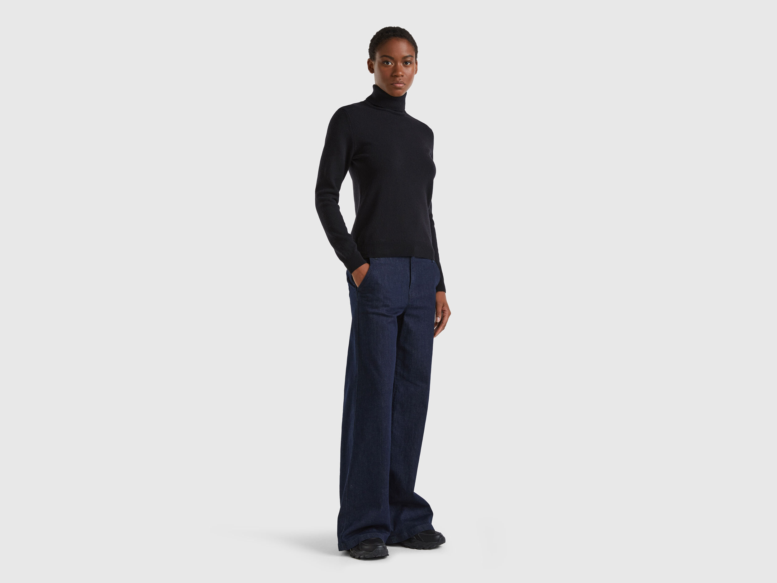 Women's black merino discount wool turtleneck sweater