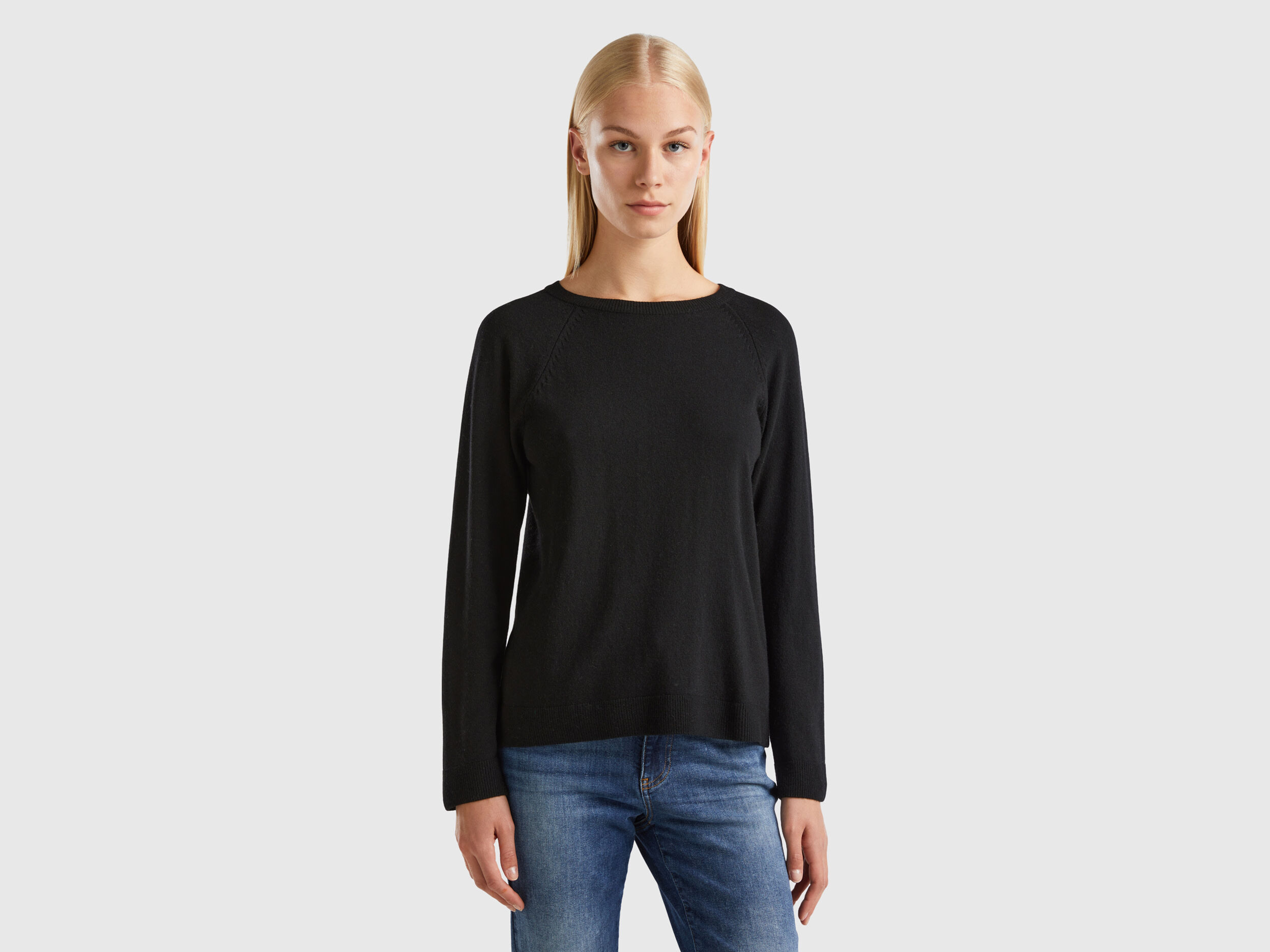Women's black crew clearance neck cashmere sweater