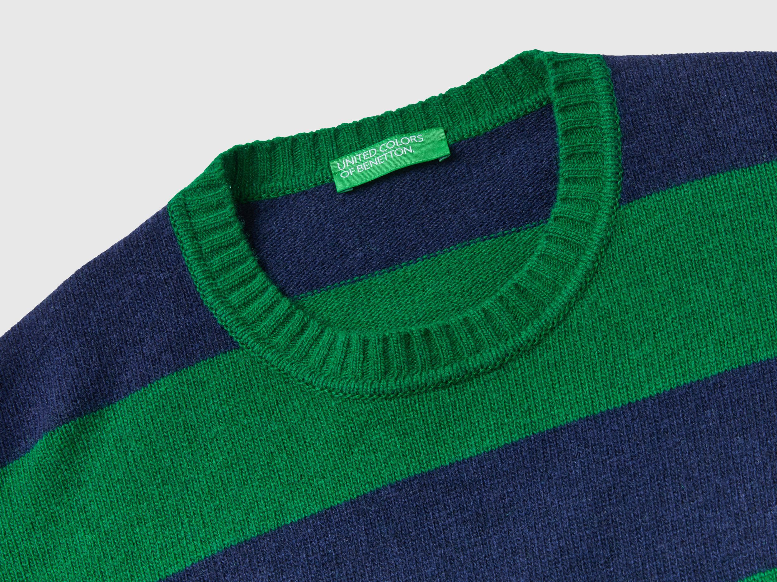 Green online striped sweatshirt