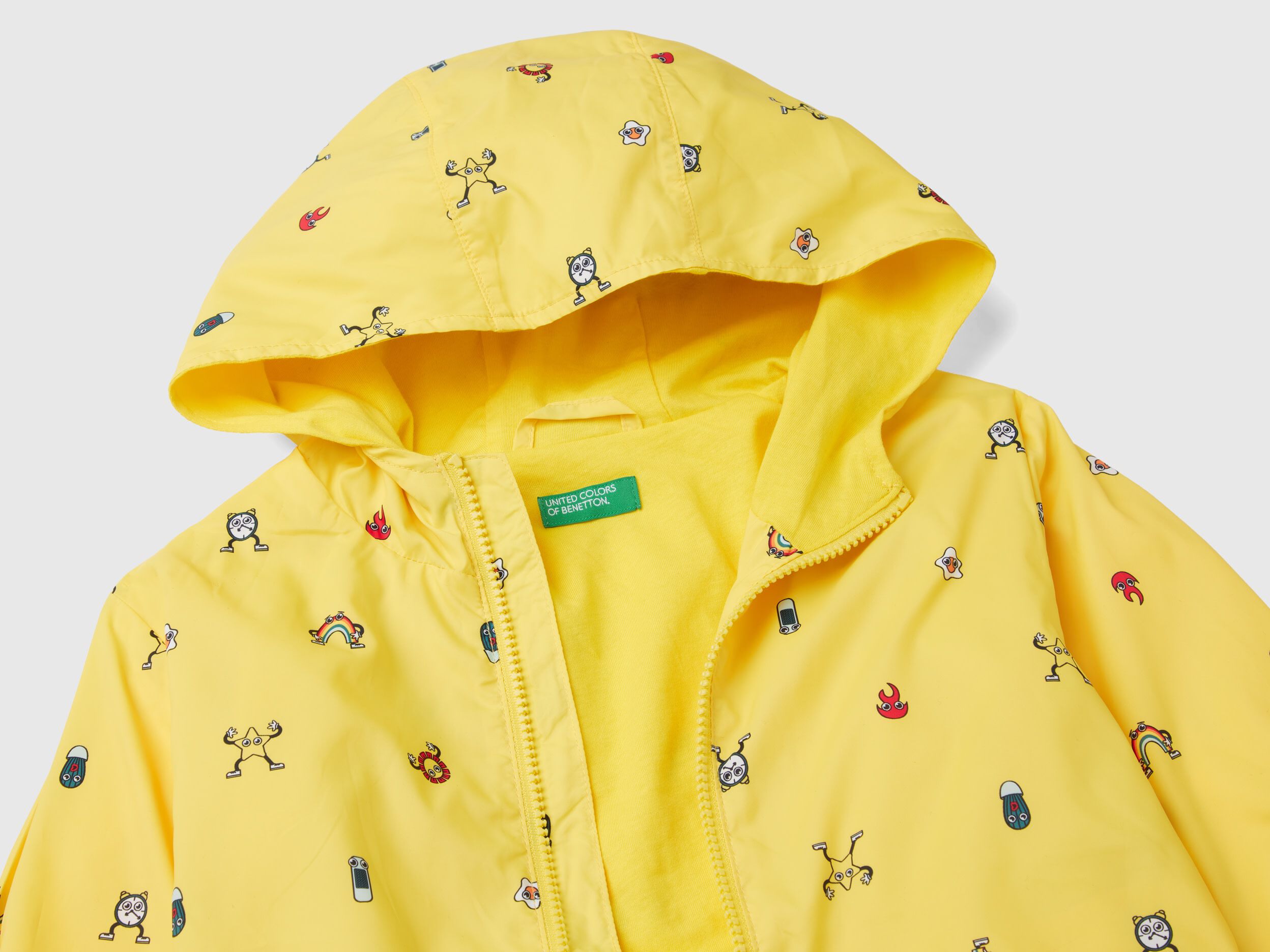 Benetton raincoat 2025
