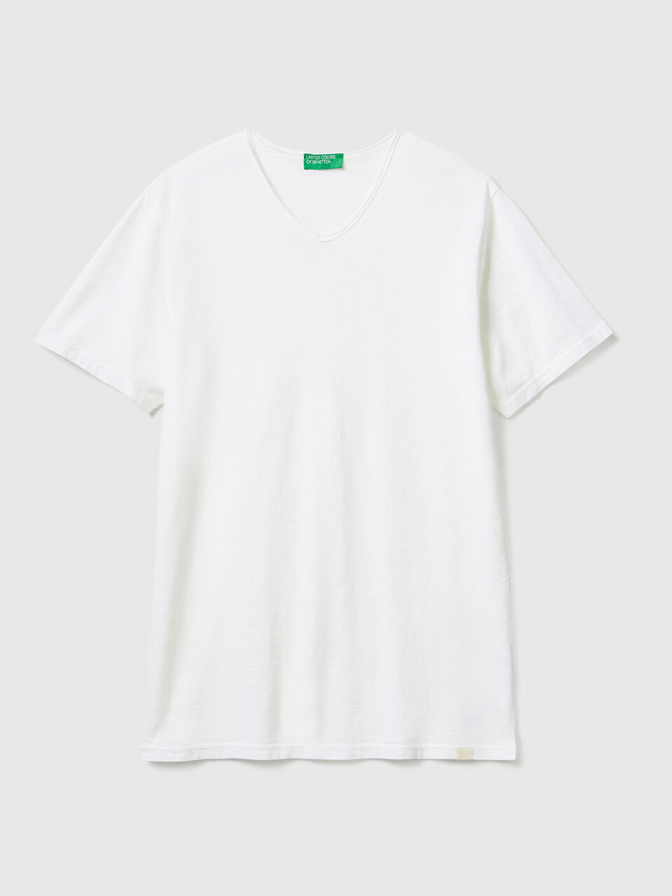 V-neck t-shirt in 100% cotton - White