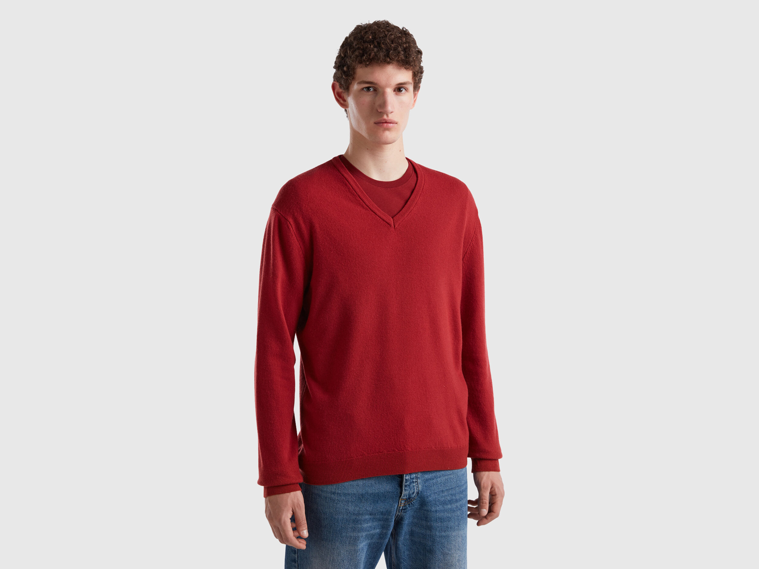 Benetton v outlet neck sweater