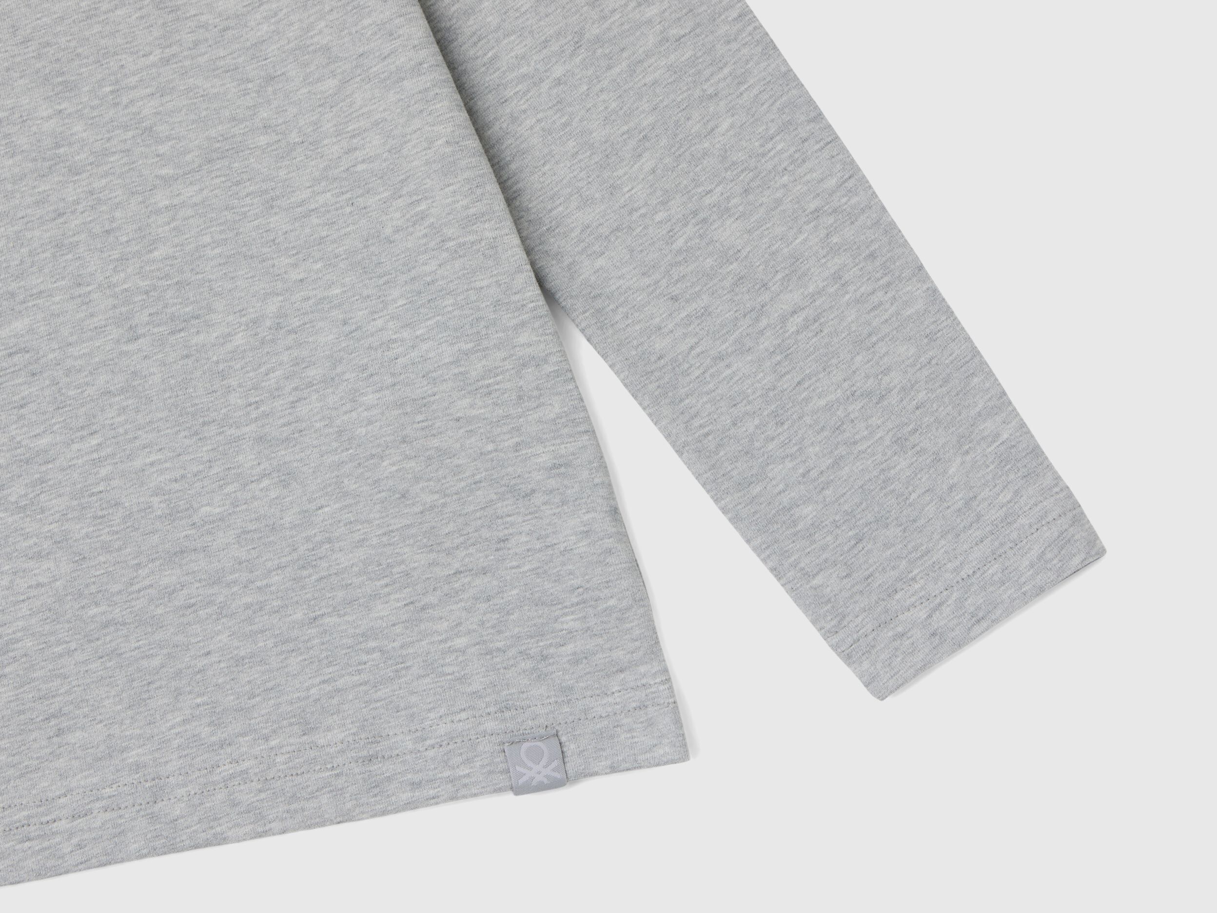Long sleeve turtleneck t-shirt