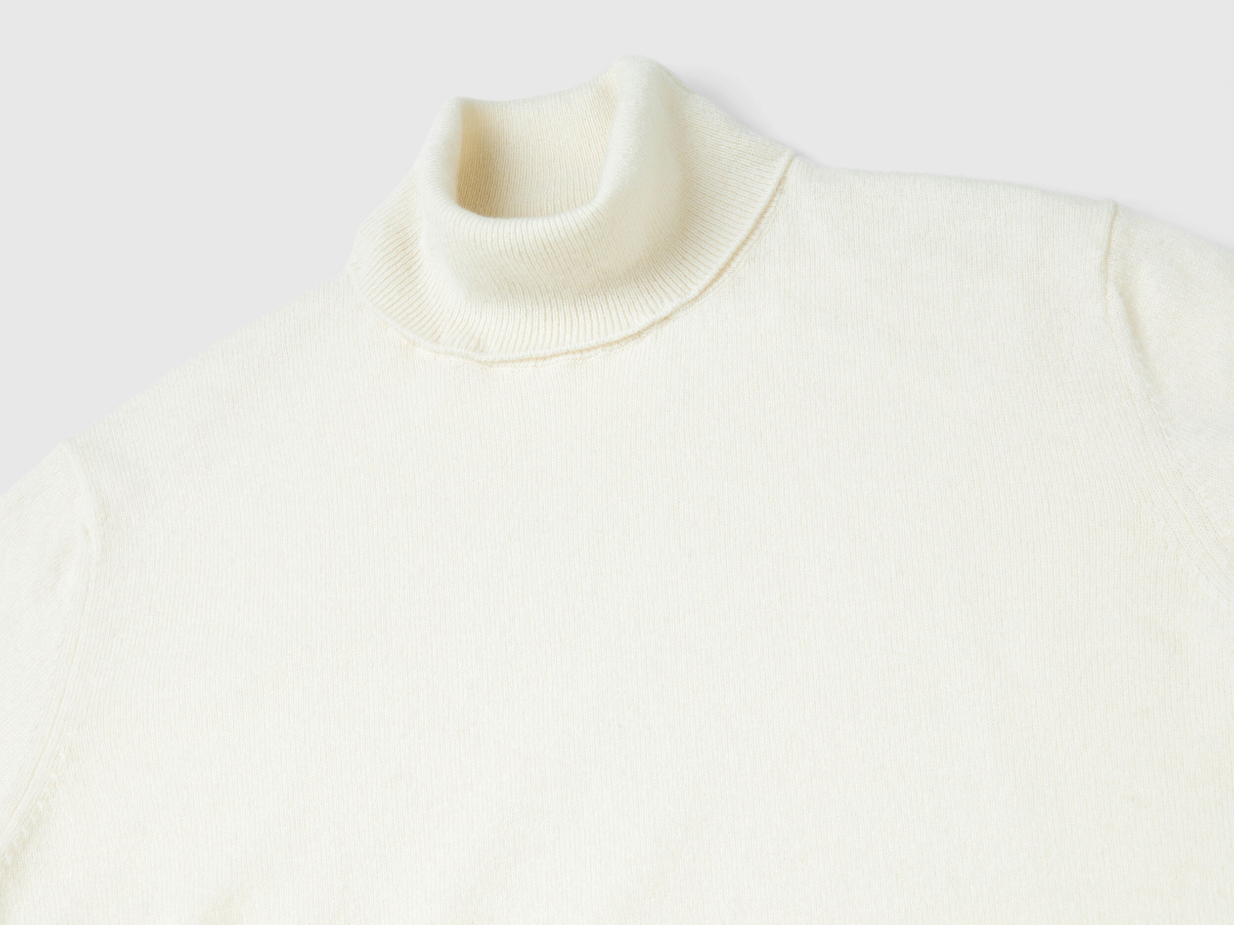 Oversized fit turtleneck in pure cashmere