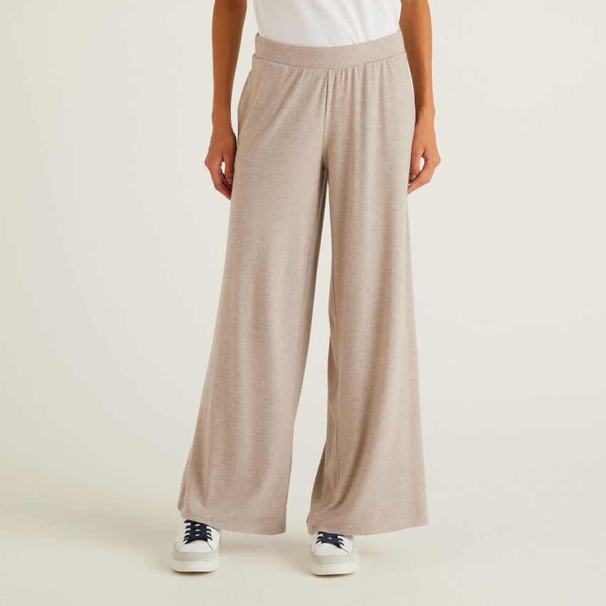 Flowy trousers with wide leg