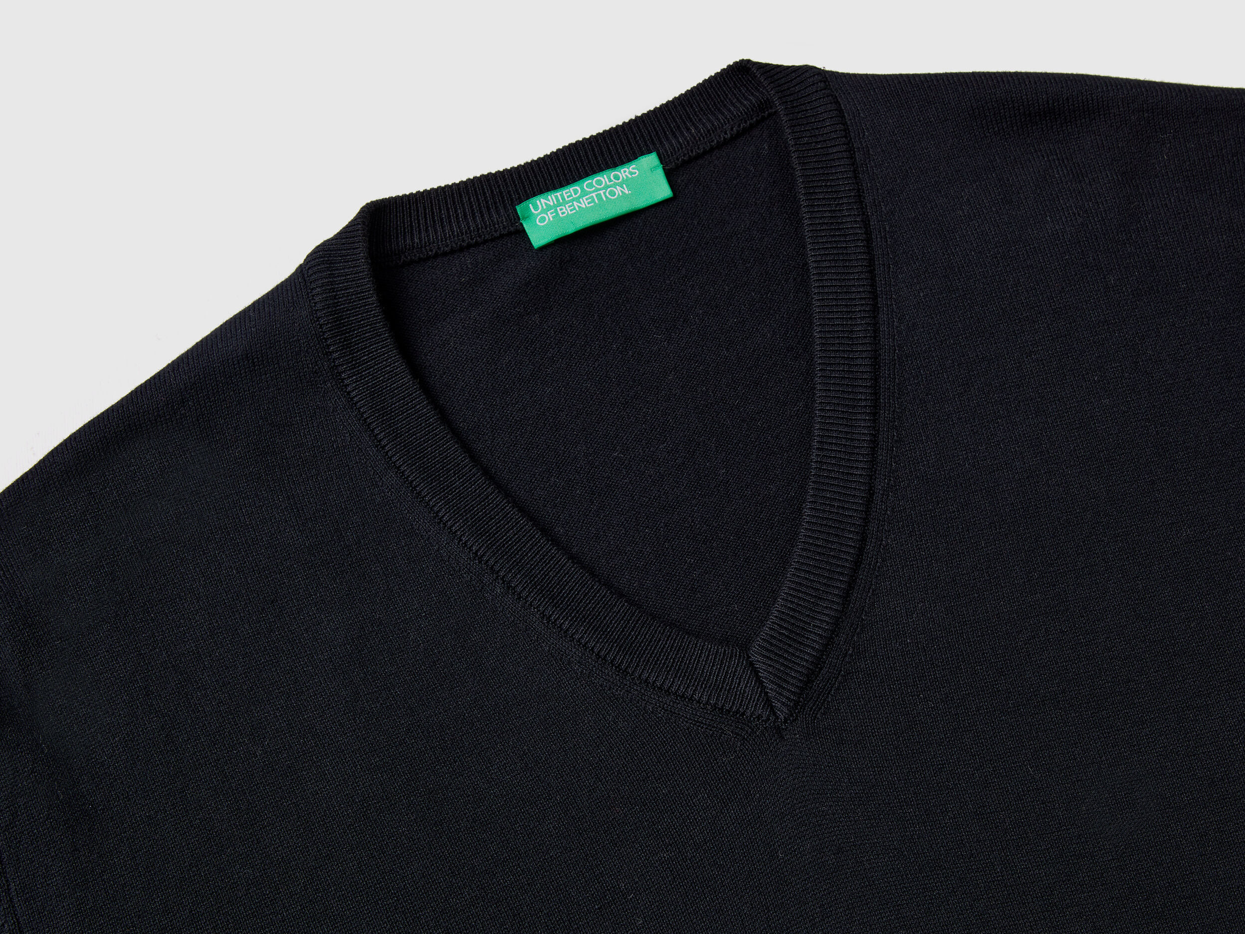 V neck sweater in pure cotton