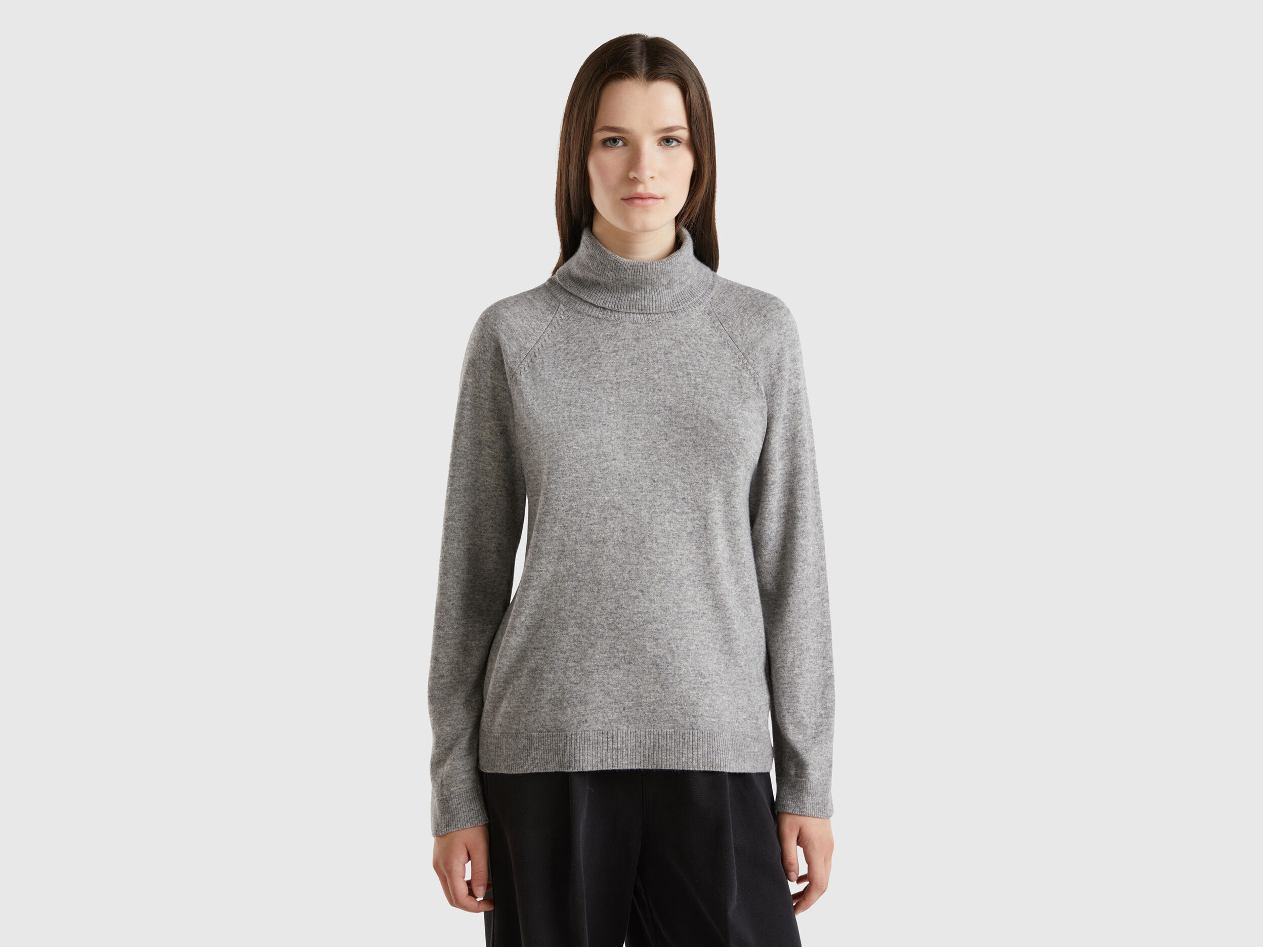 Gray turtleneck sweater in cashmere and wool blend
