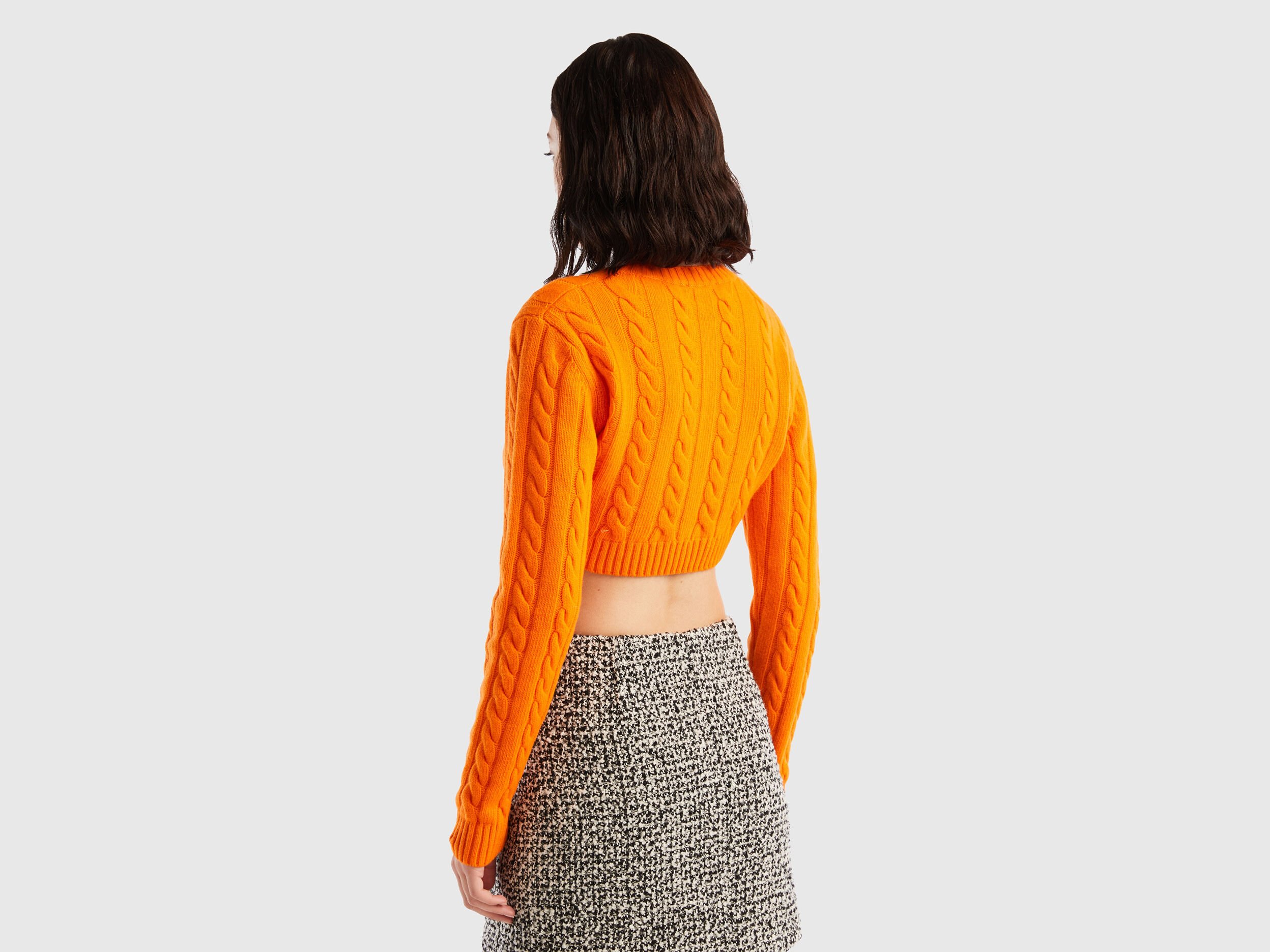 Cropped sweater with cables