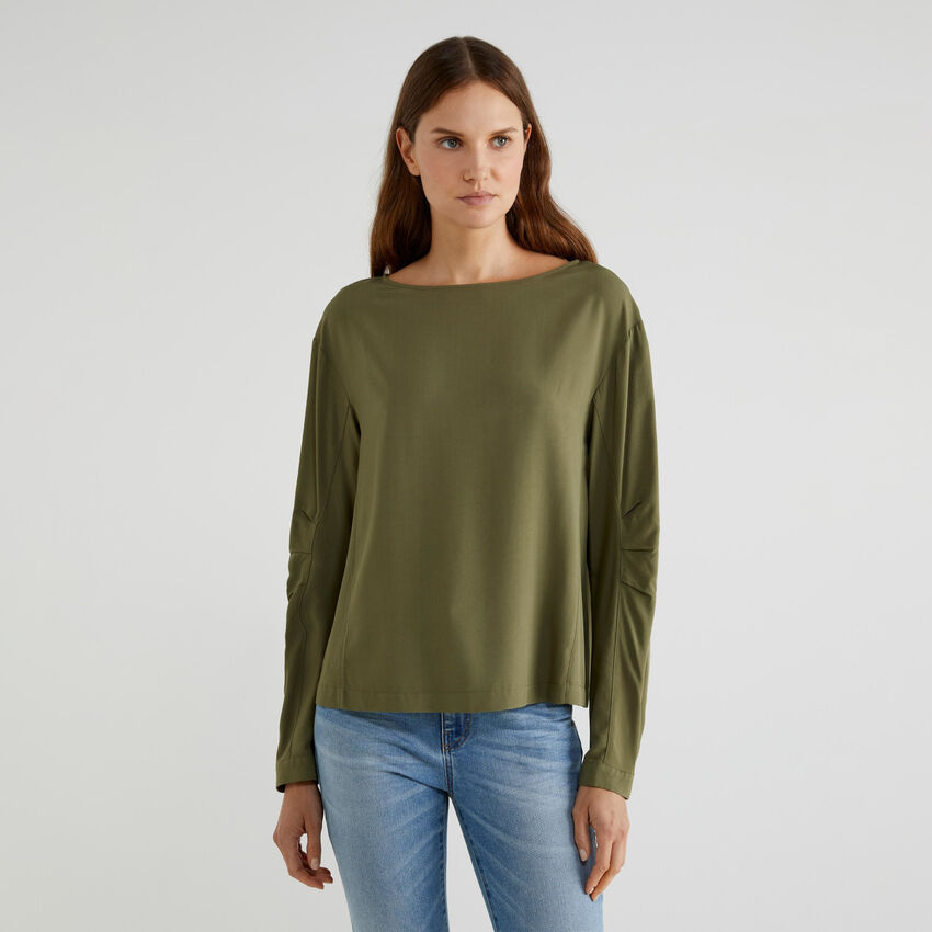 Wide neck blouse