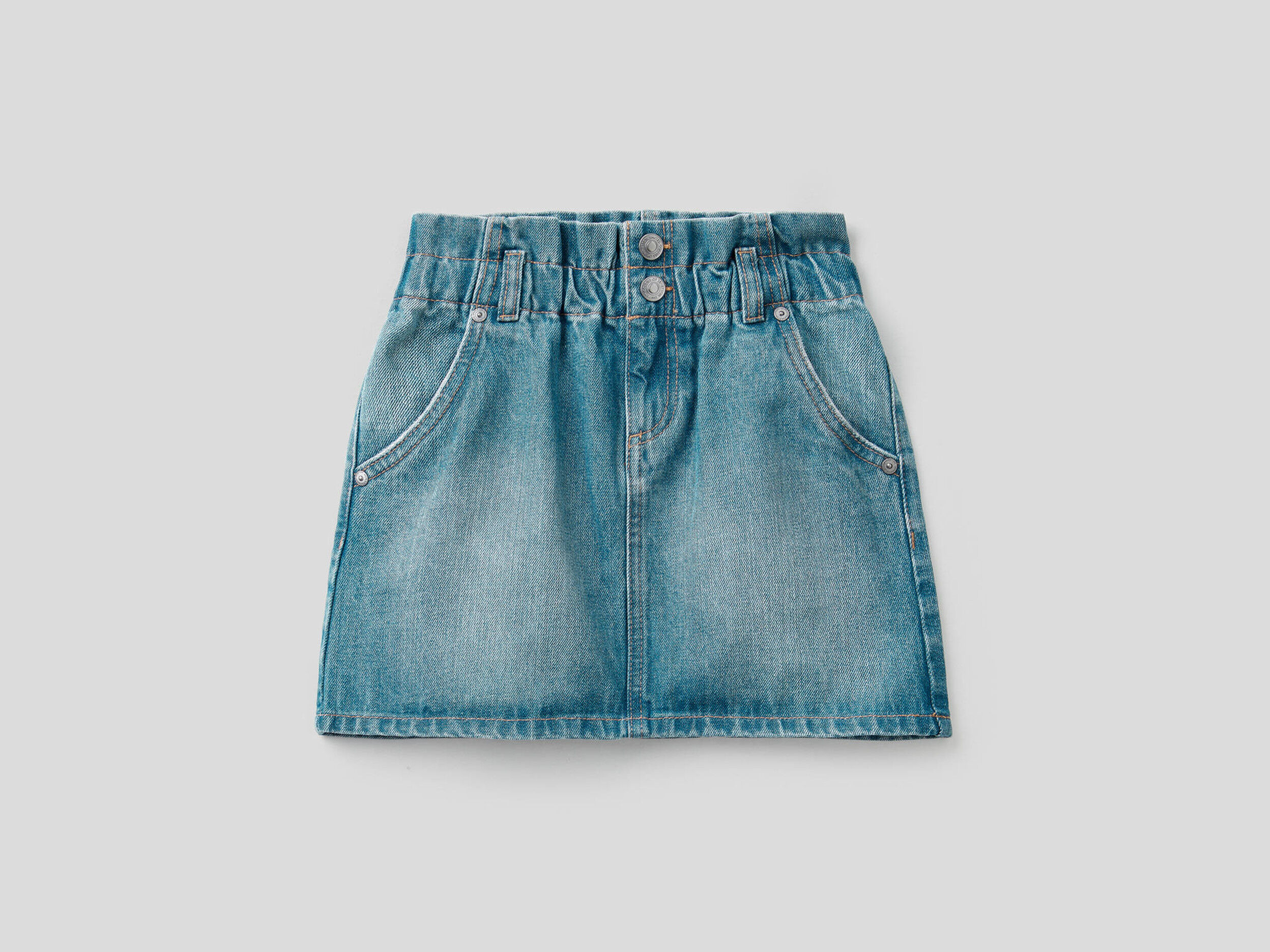 Short skirt in 100% cotton denim