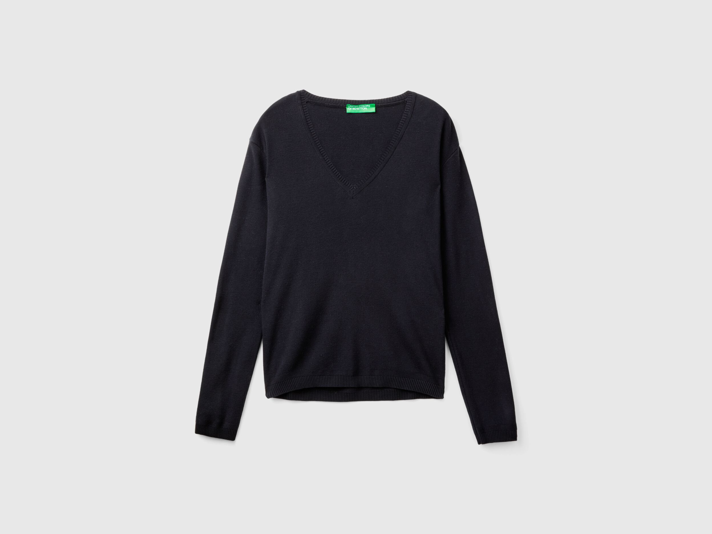 Night shirt with V-neck
