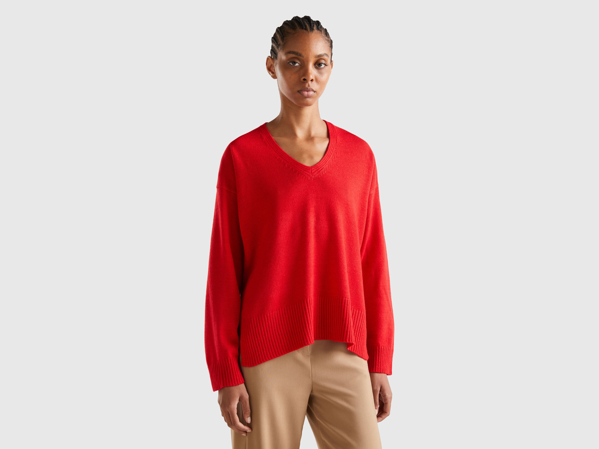Red v neck sweatshirt online
