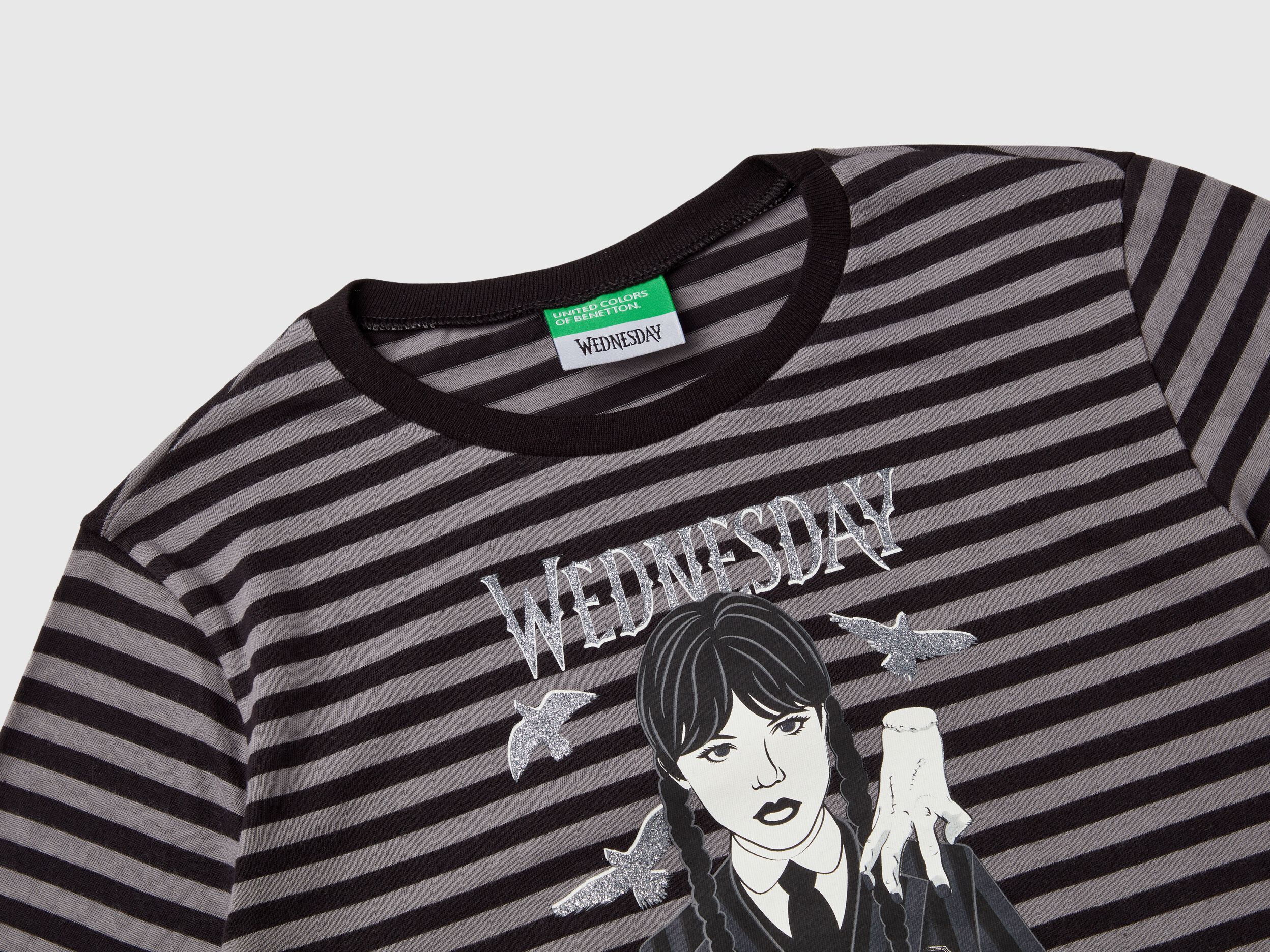 完璧すぎて可愛げがない Striped gray and black Wednesday Addams t-shirt - Multi トップス