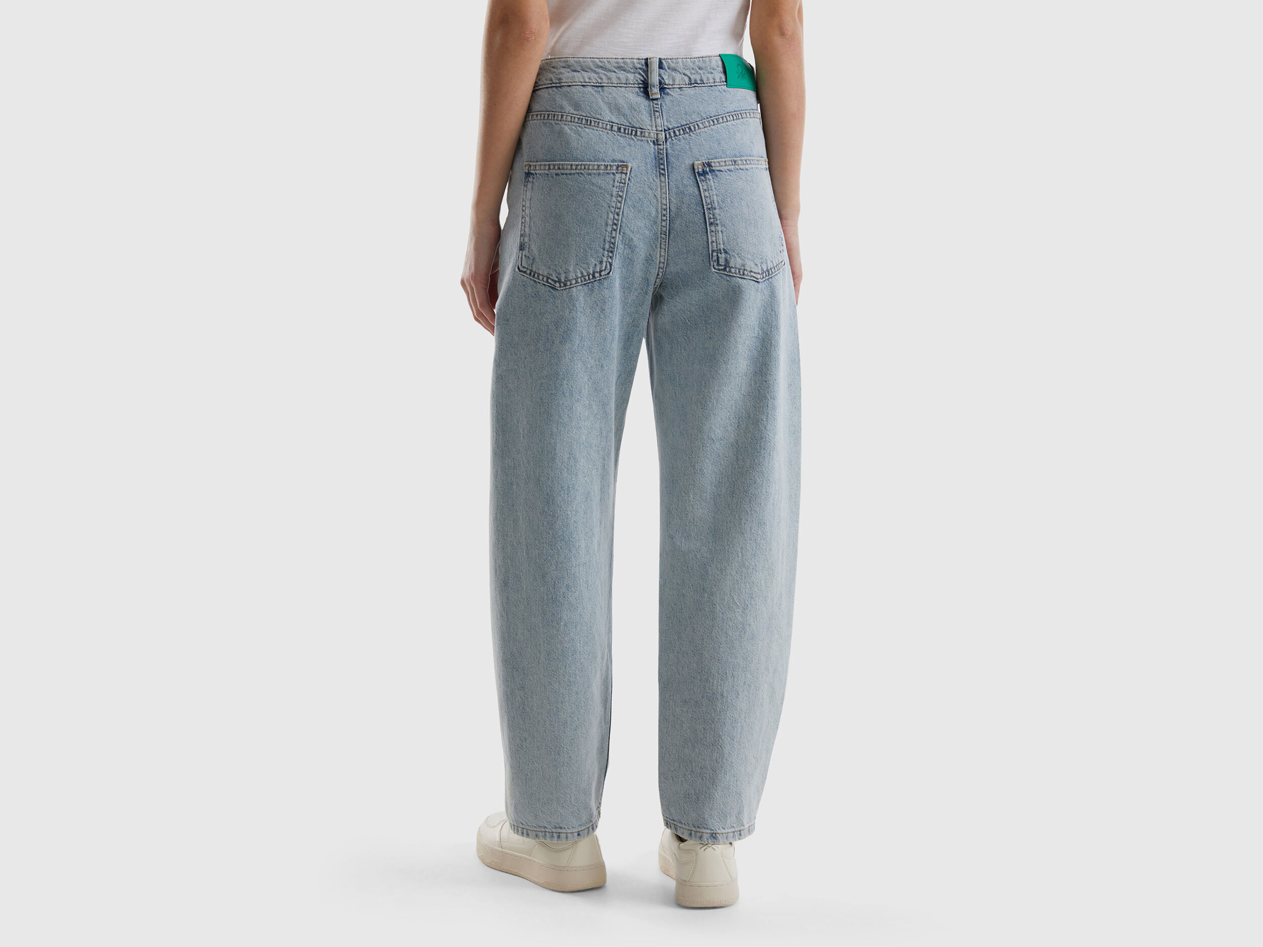 Carrot fit jeans with rhinestones