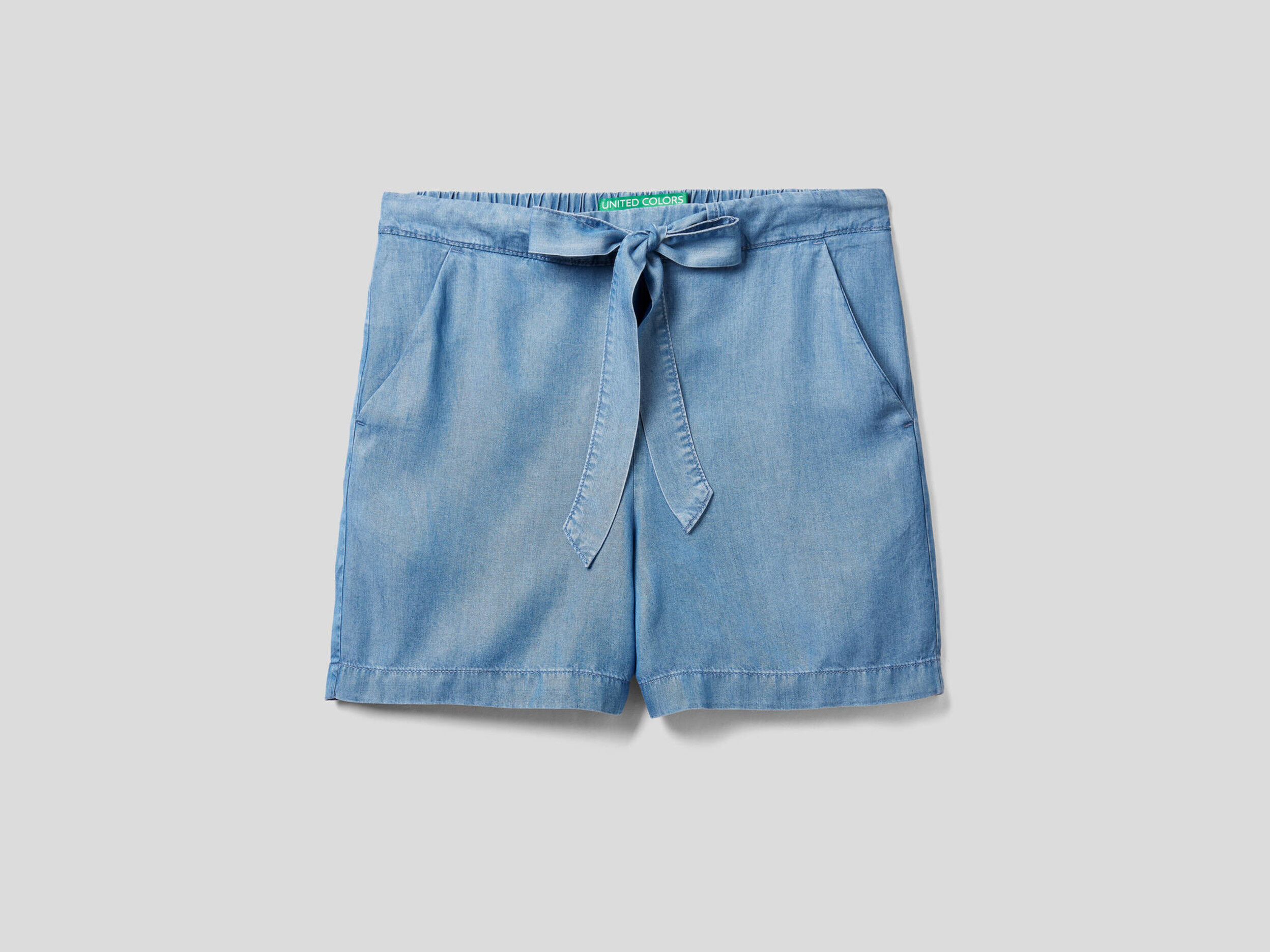 Shorts fluidos con efecto vaquero