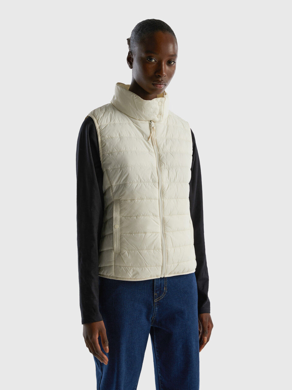 Sleeveless puffer jacket with recycled wadding