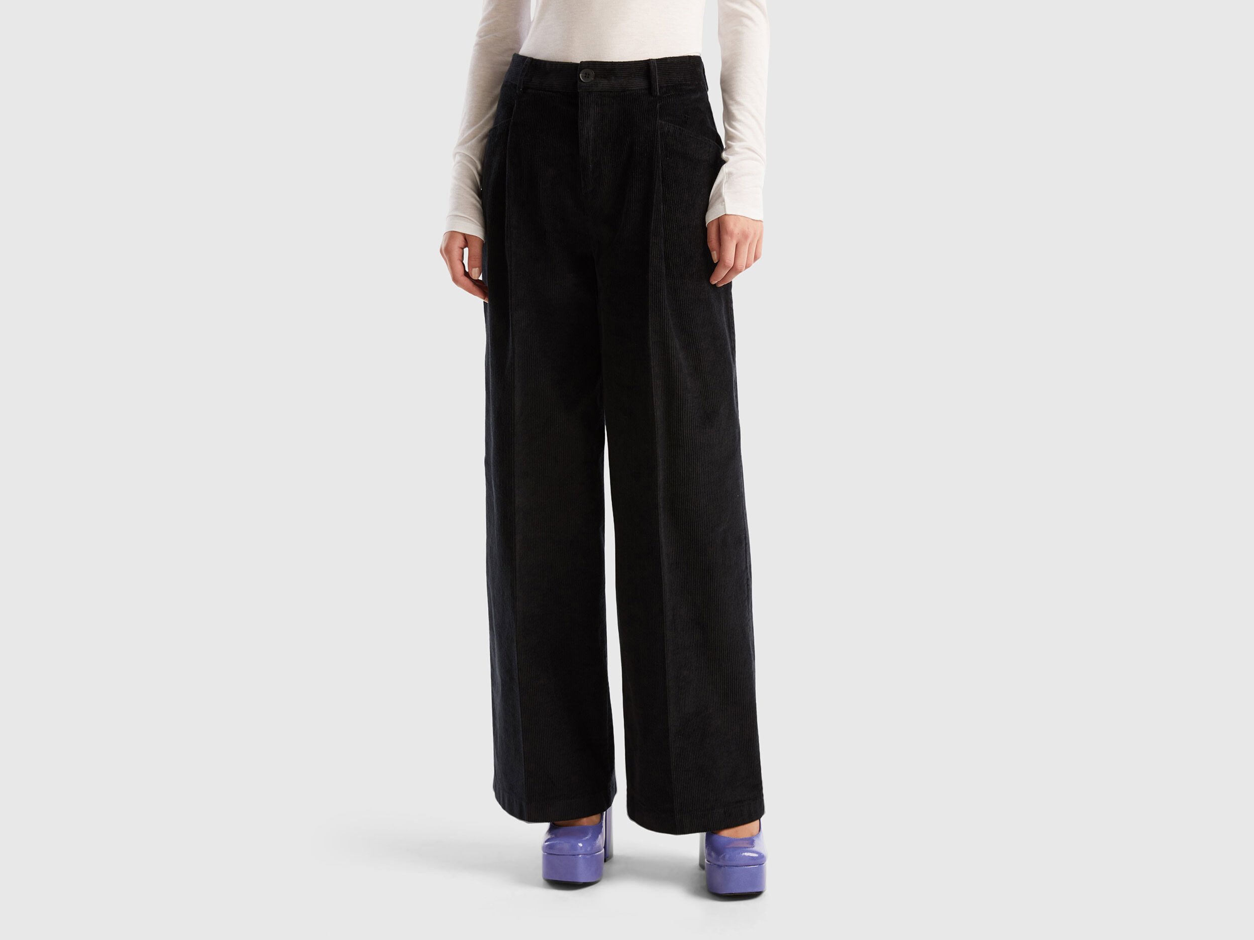 Wide leg trousers in corduroy