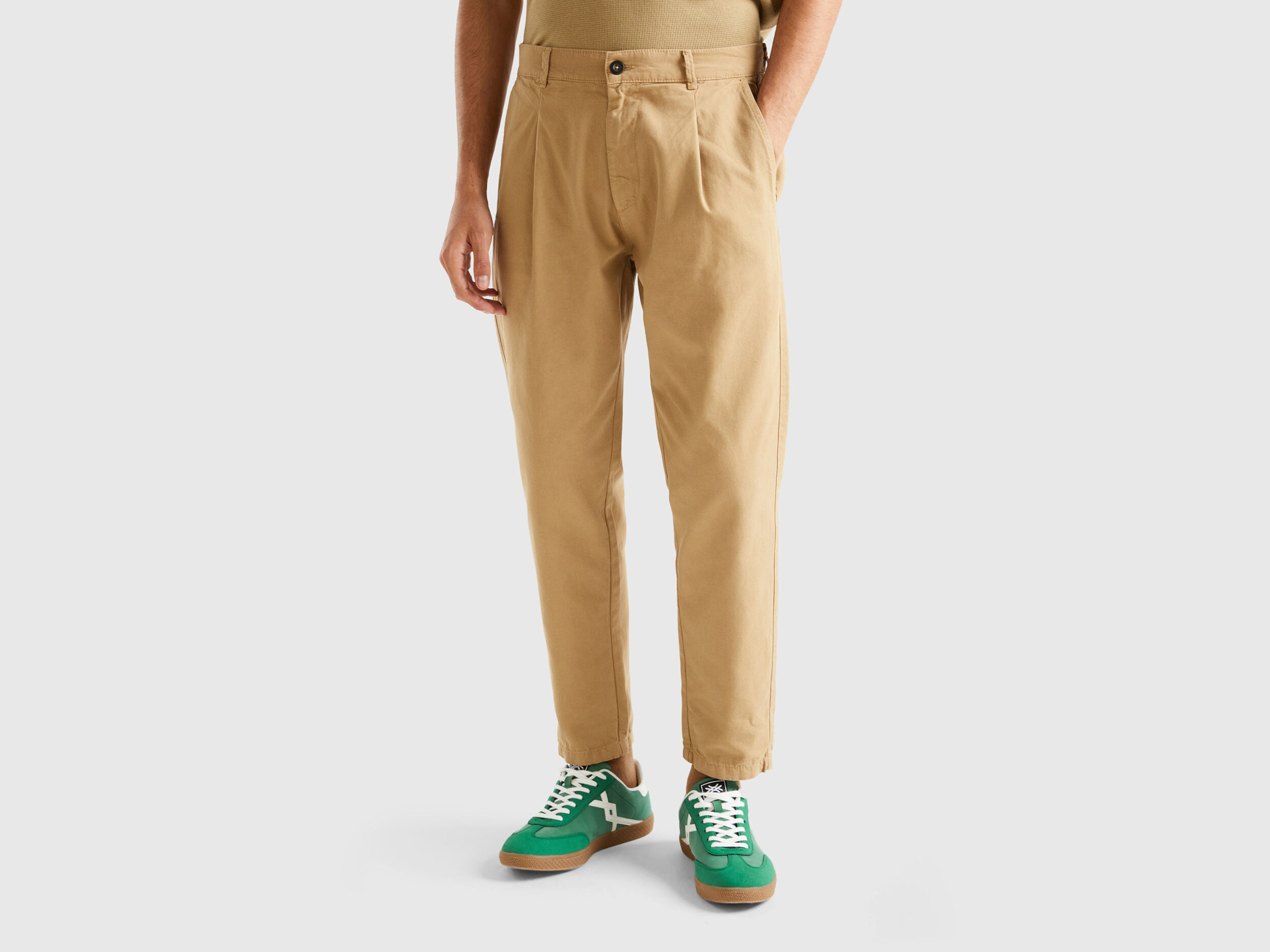 Flowy trousers with tapered leg - Yellow | Benetton