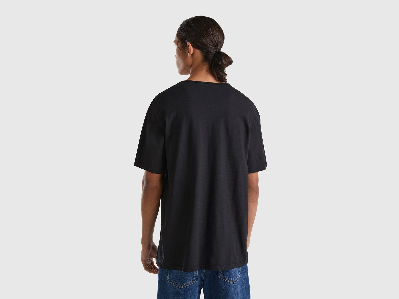 V-neck t-shirt in 100% cotton - Black | Benetton