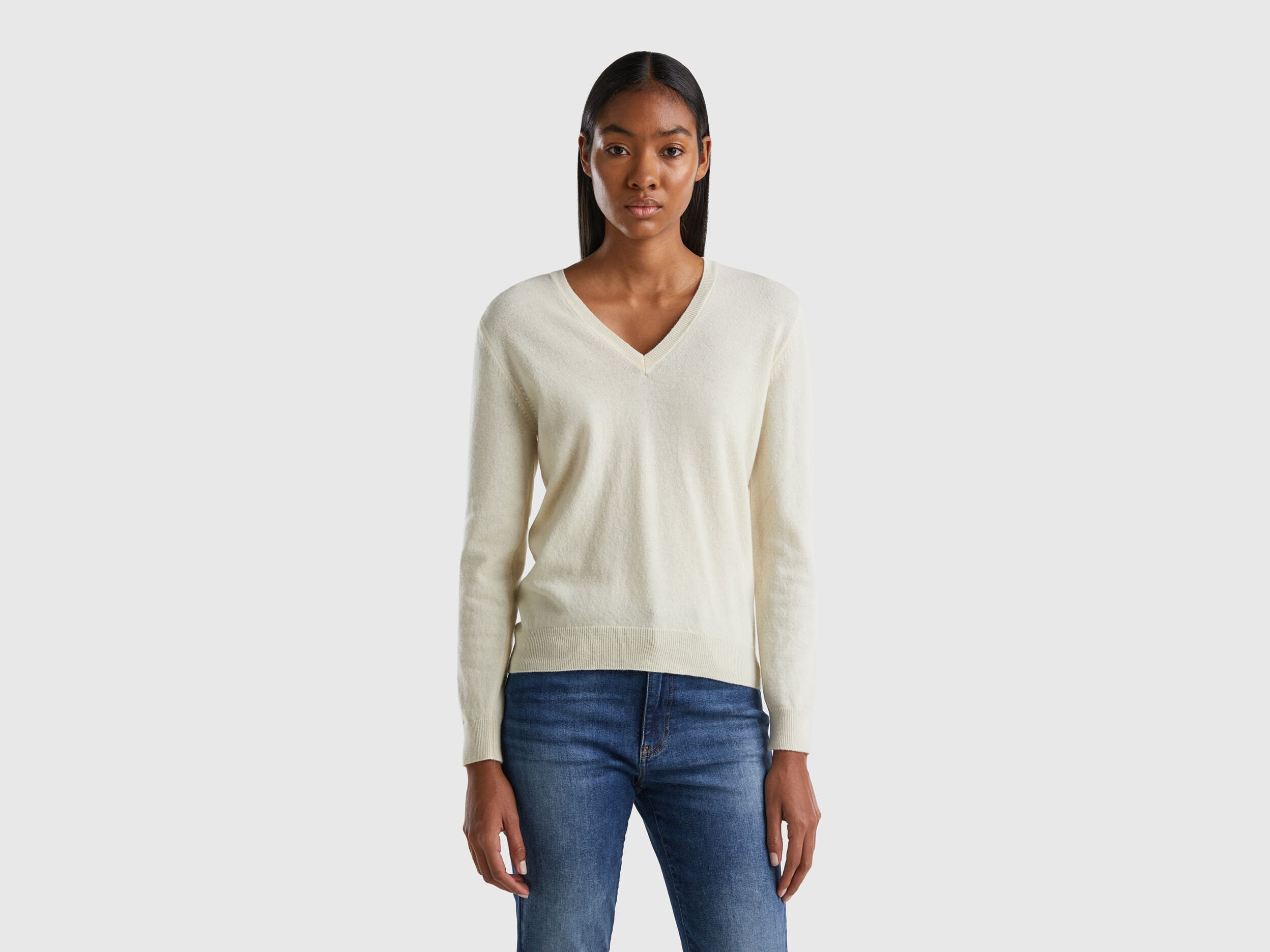 Cream V neck sweater in pure Merino wool Creamy White Benetton