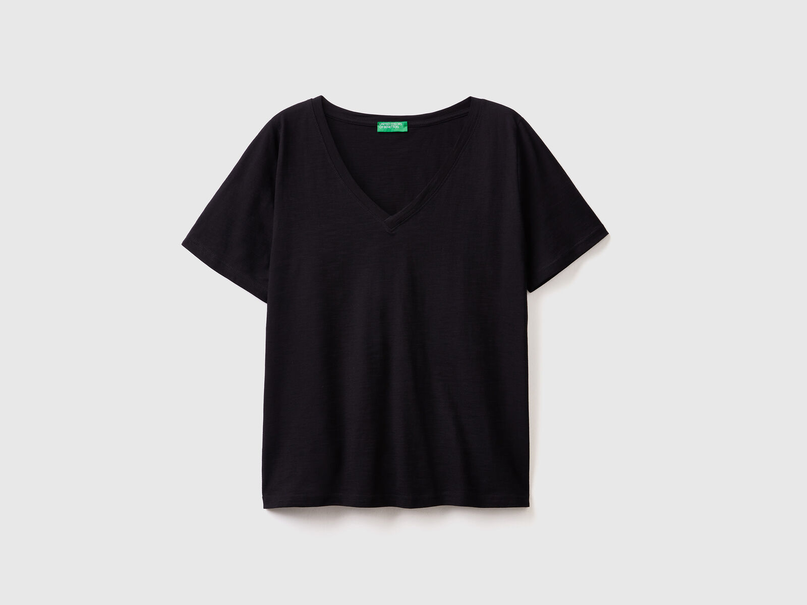 V-neck t-shirt in slub cotton - Benetton | Black