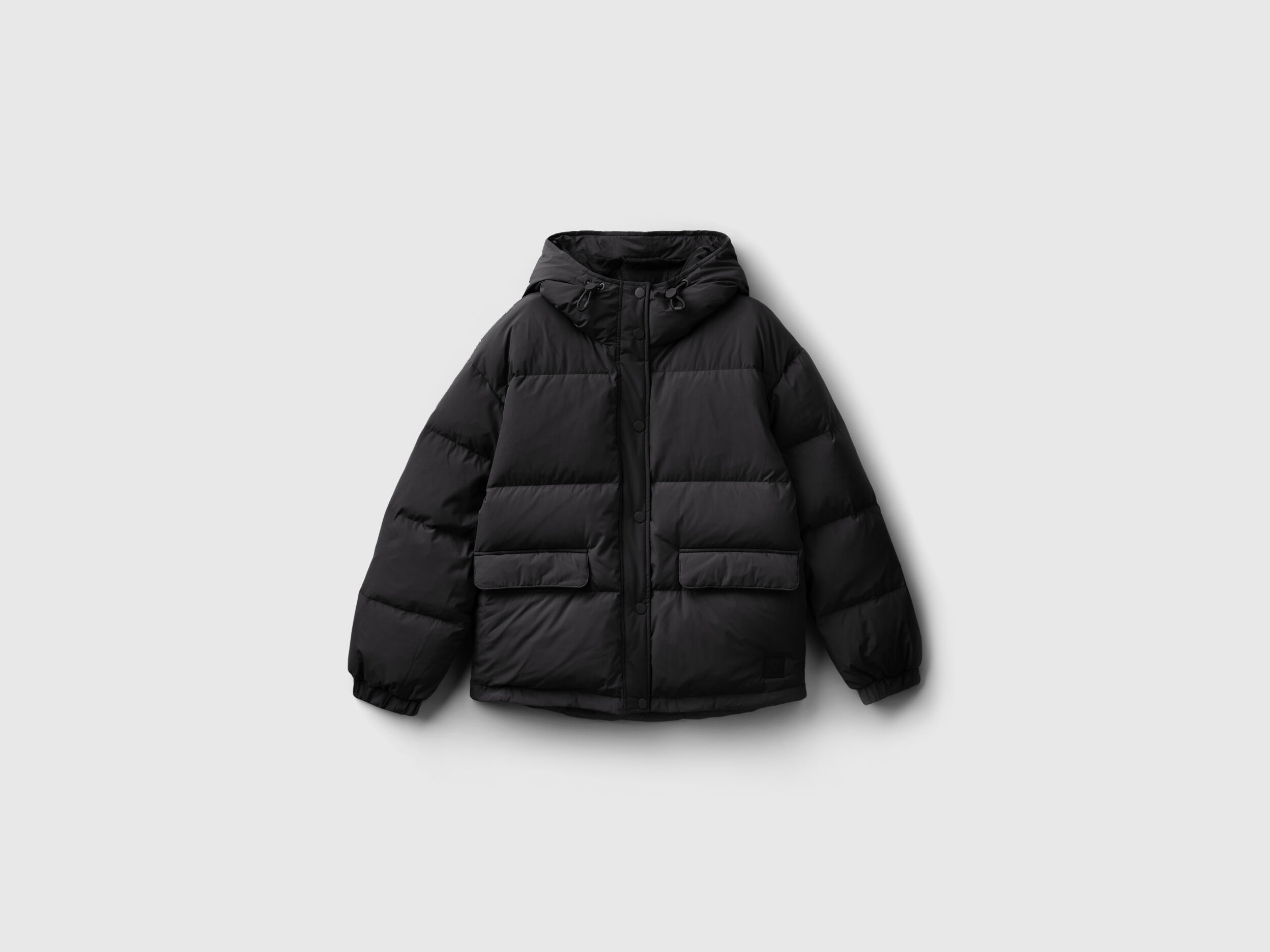 Short puffer jacket padded with recycled feathers