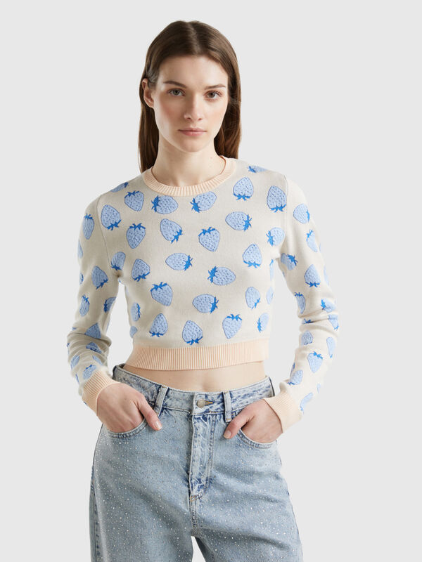 Pink cropped sweater with strawberry pattern Women