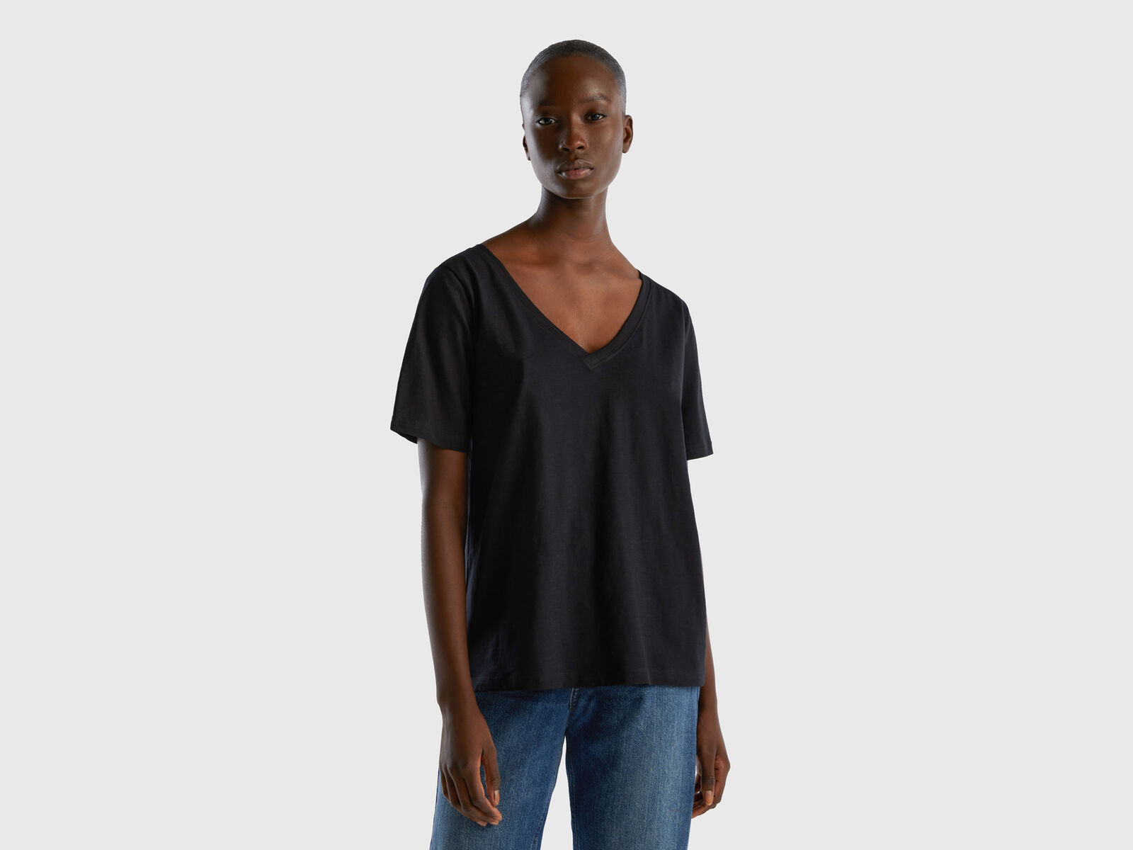 V-neck t-shirt in slub cotton Black | - Benetton