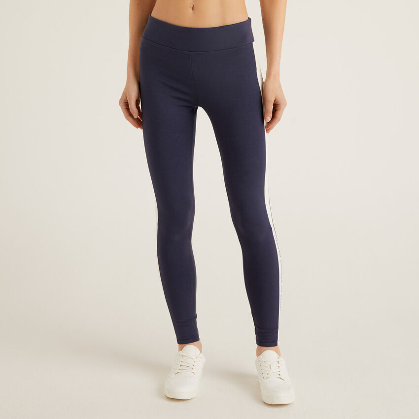 Sporty leggings with side bands